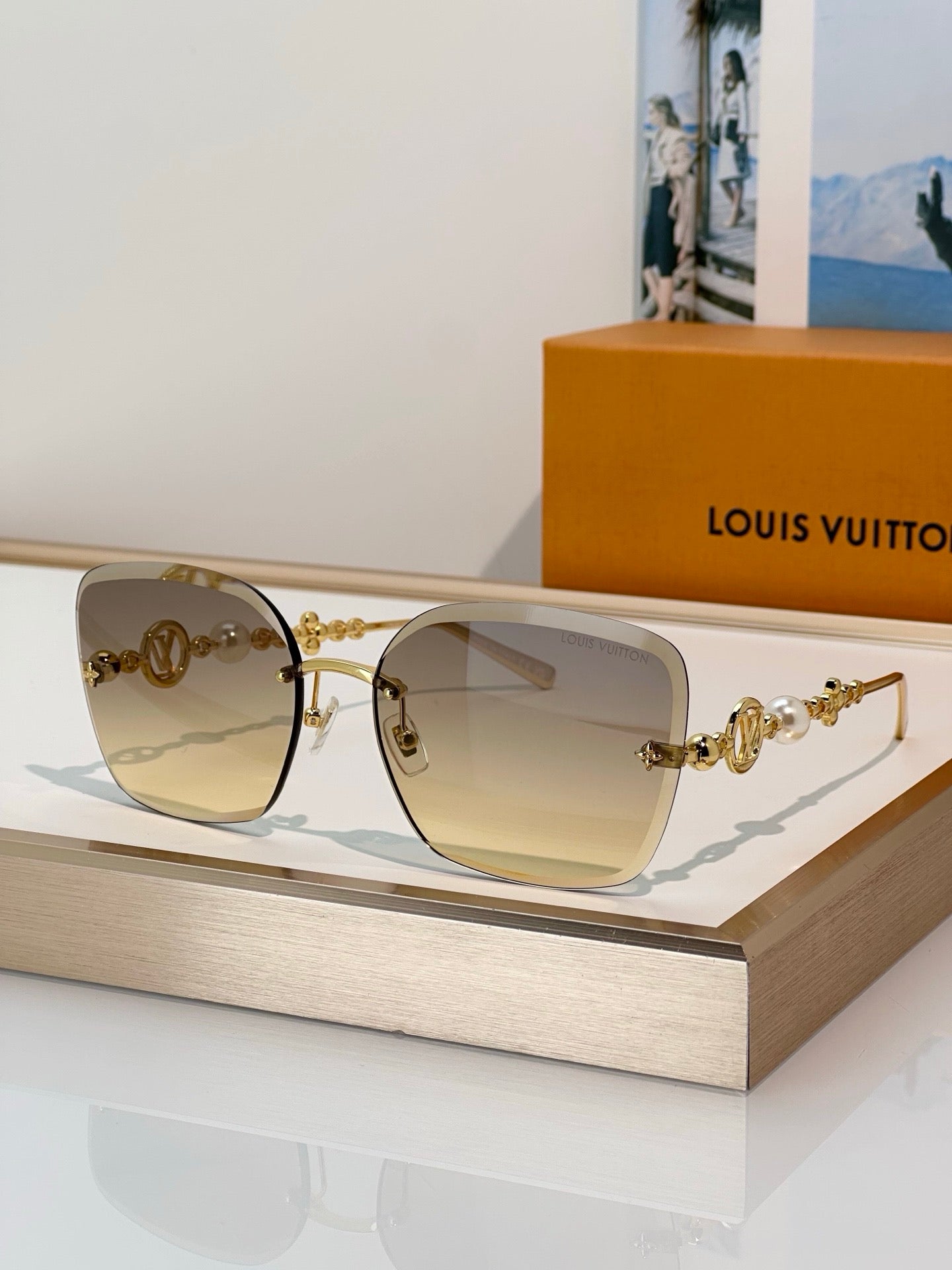 Louis Vuitton Z3167U LV Jewel Pearl Square Sunglasses  ✨