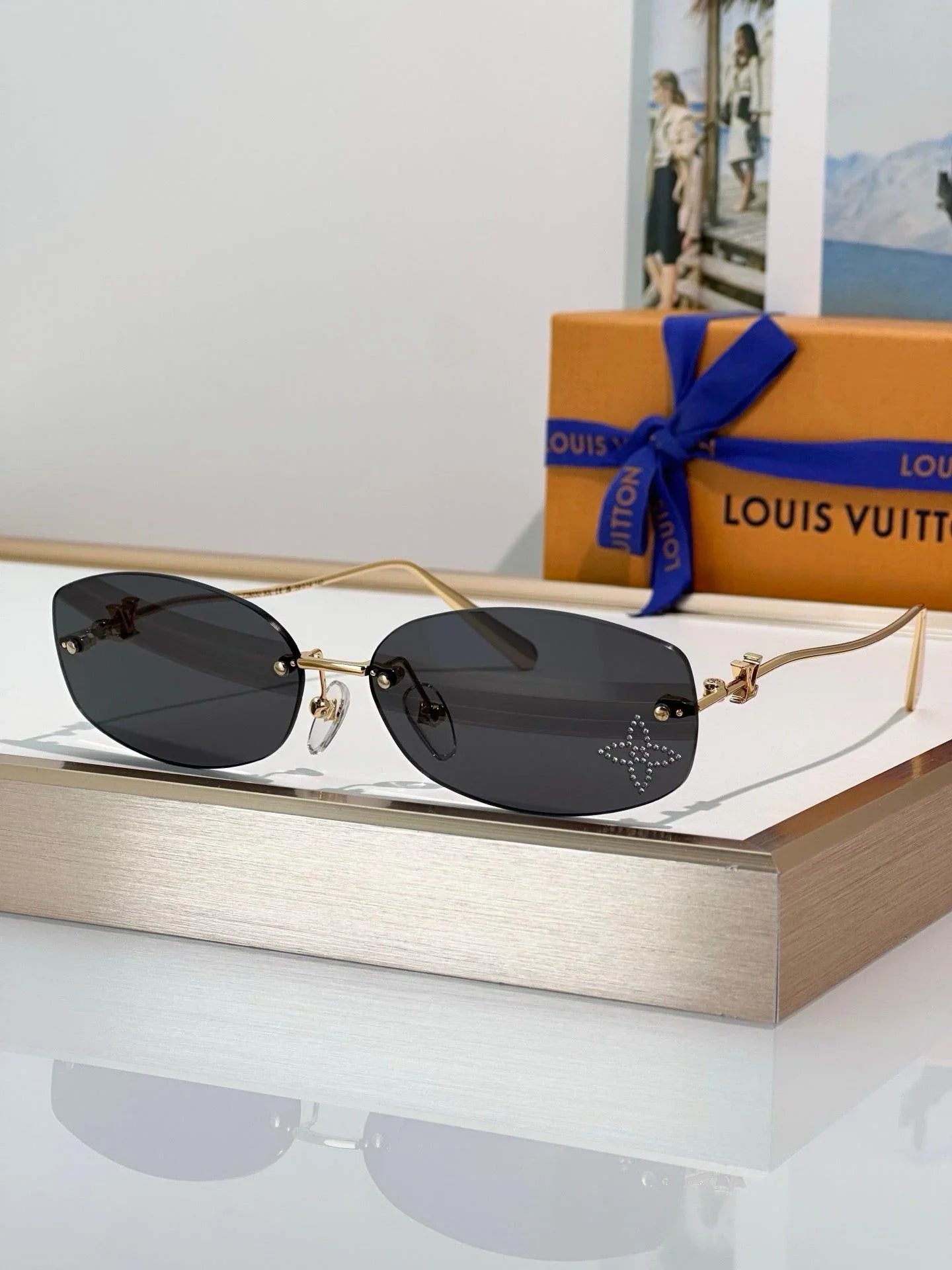 Louis VuittonZ2803U LV Glam 2.0 Oval Sunglasses✨