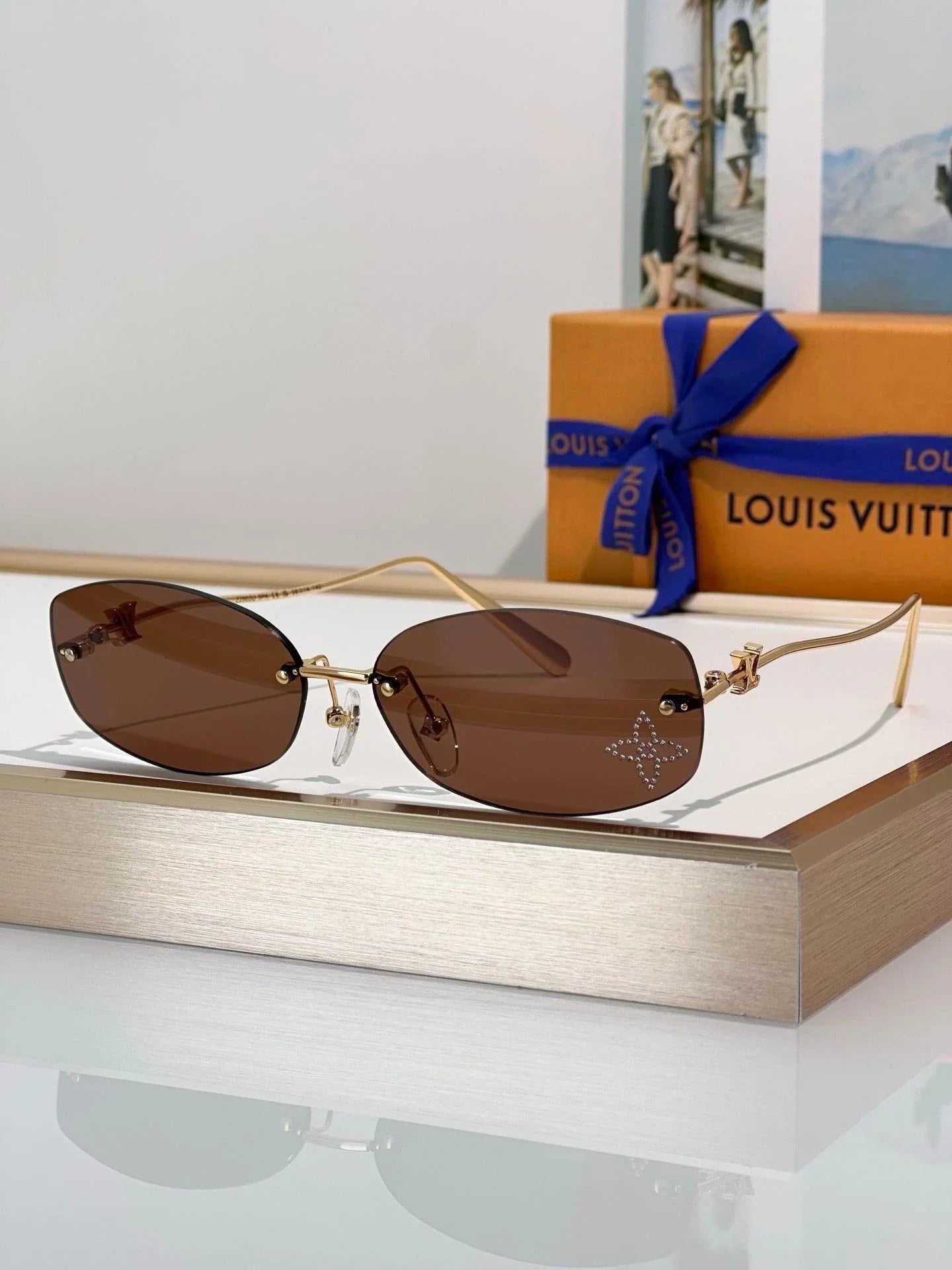 Louis VuittonZ2803U LV Glam 2.0 Oval Sunglasses✨