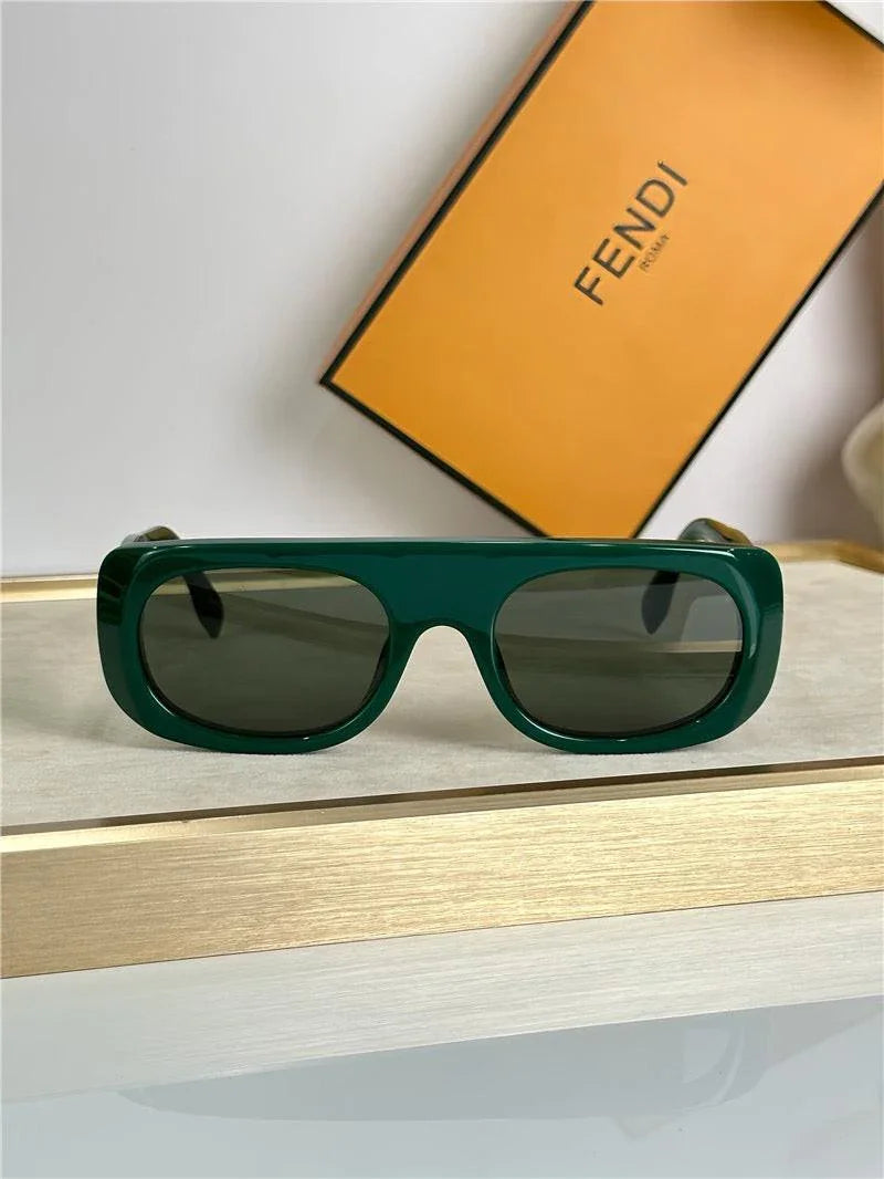 FENDI FF 40095 Logo Fendigraphy Sunglasses✨
