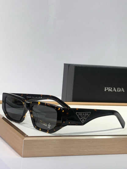 PRADA SPR09Z Sunglasses with triangle logo 🟥
