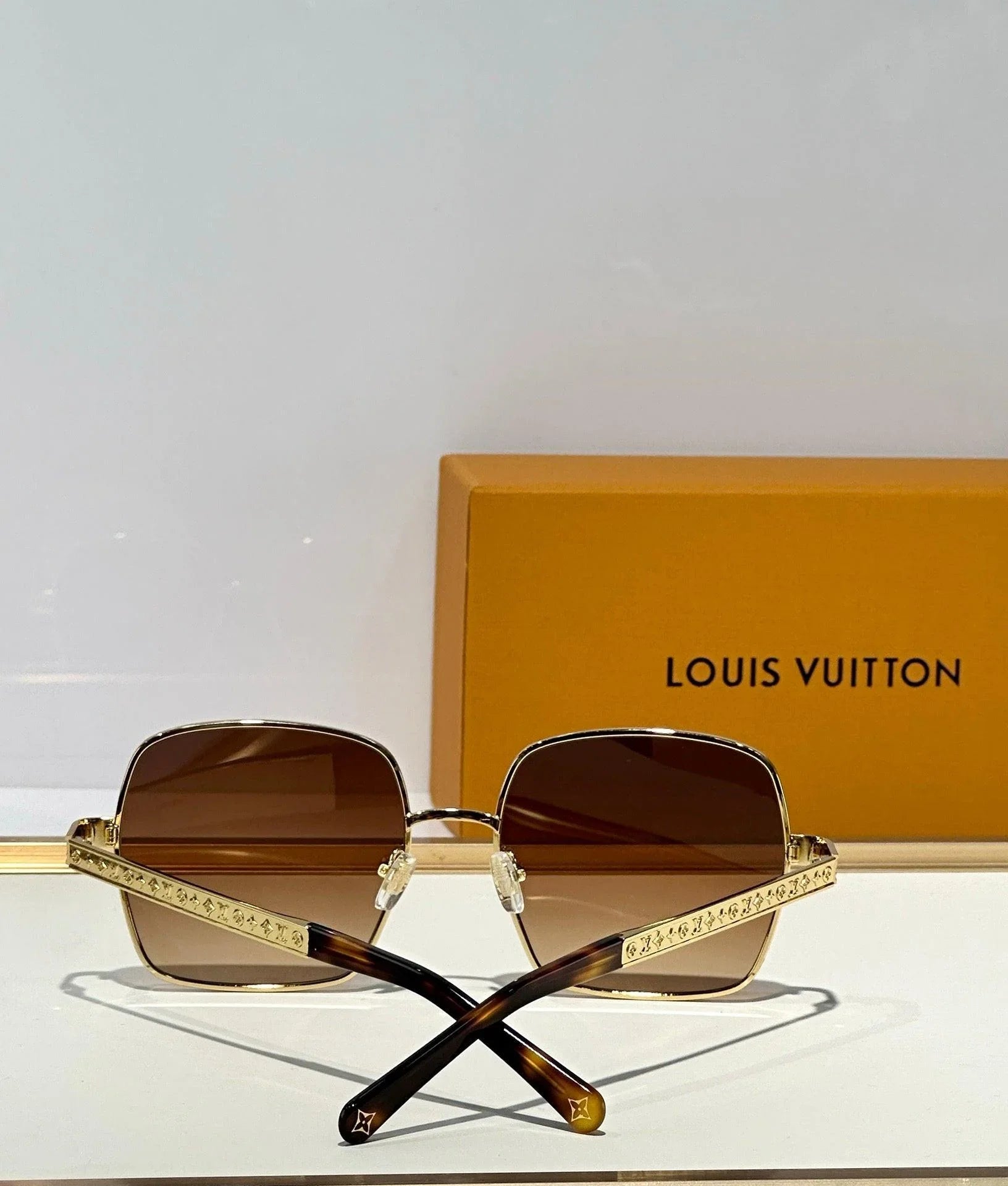 Louis Vuitton Z2955U LV Aura Square Sunglasses ✨