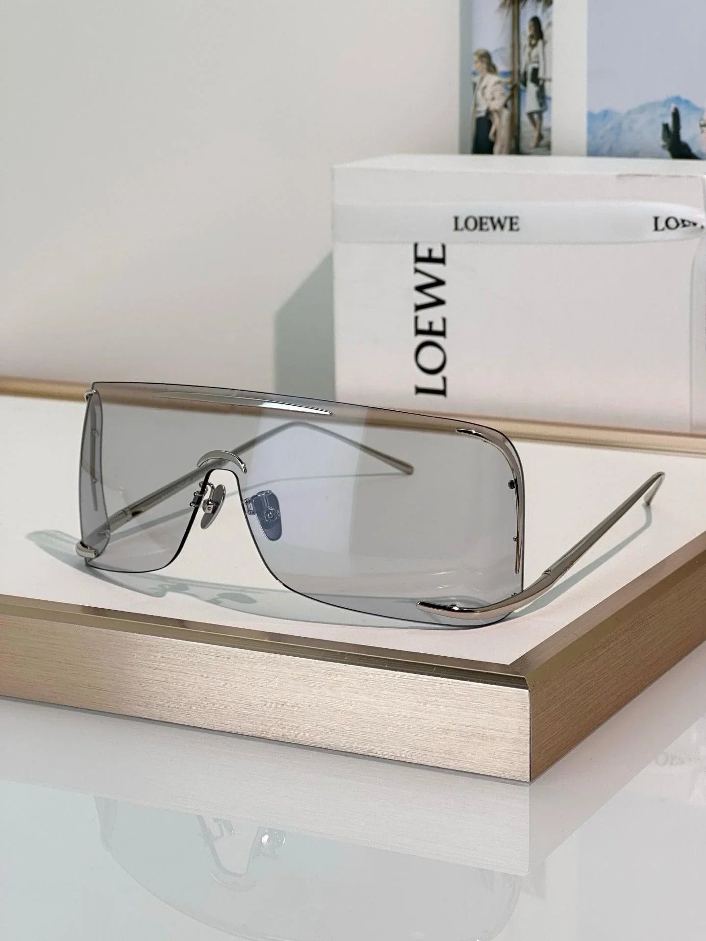 '- LOEWE  SIGNATURE LW40193U Sunglasses  ✨