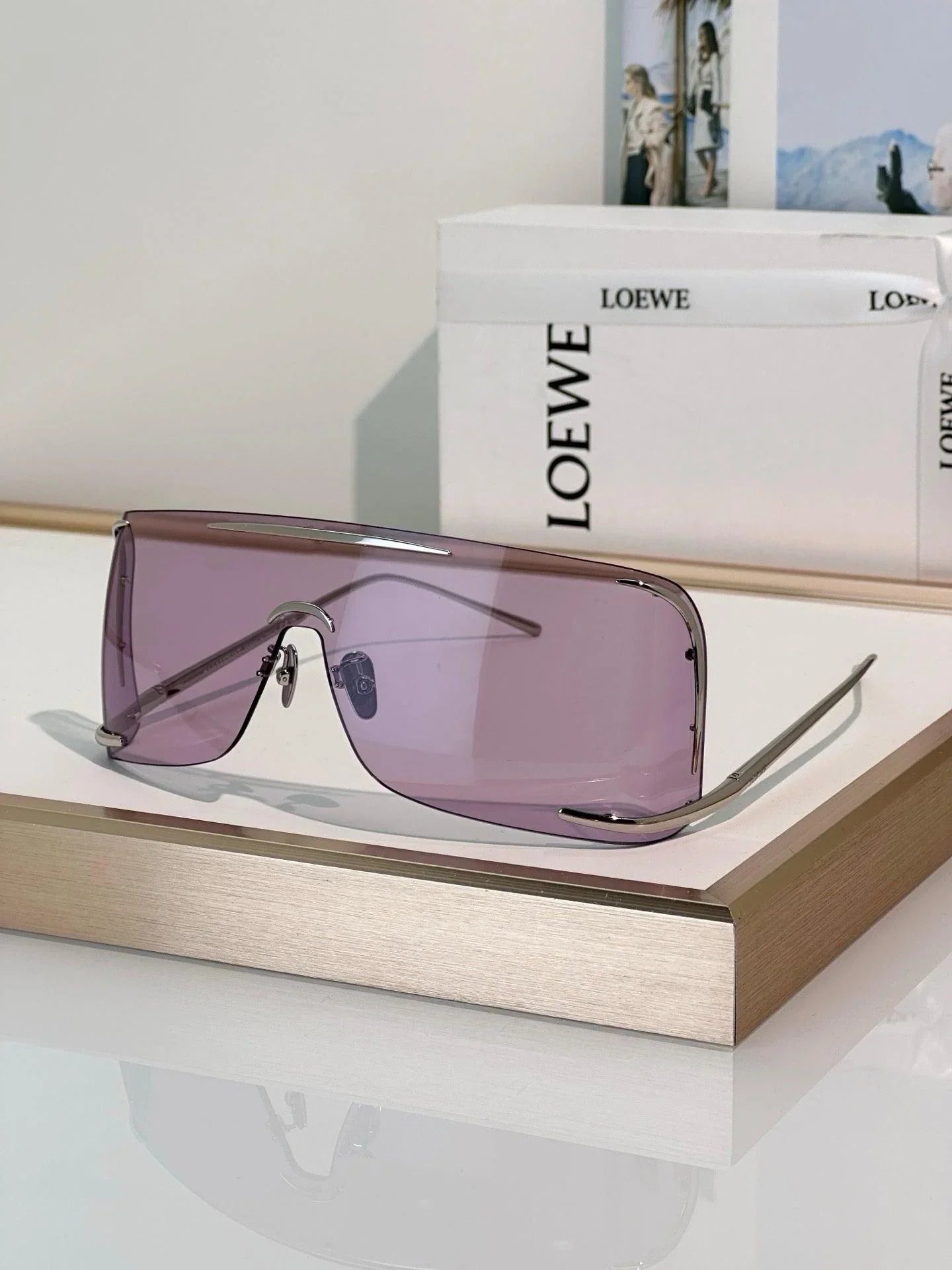 '- LOEWE  SIGNATURE LW40193U Sunglasses  ✨