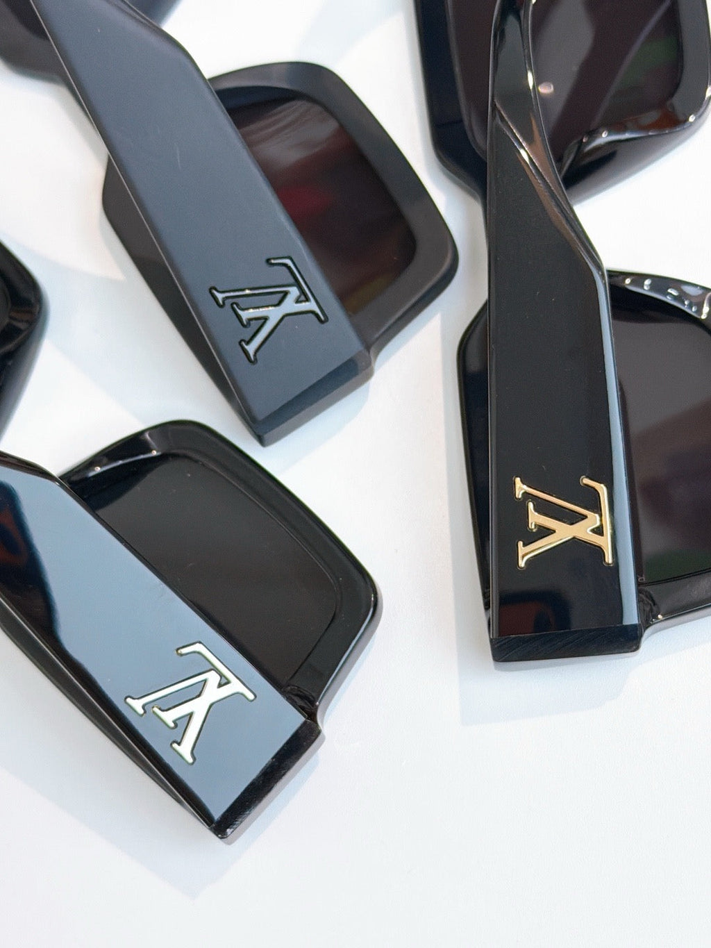 Louis Vuitton Z1579W LV Clash Square Sunglasses ✨
