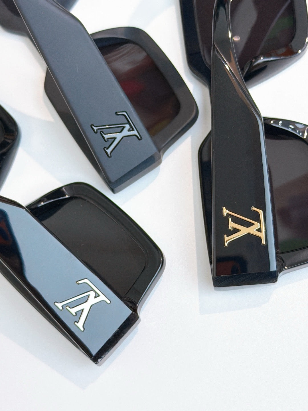 Louis Vuitton Z1579W LV Clash Square Sunglasses ✨