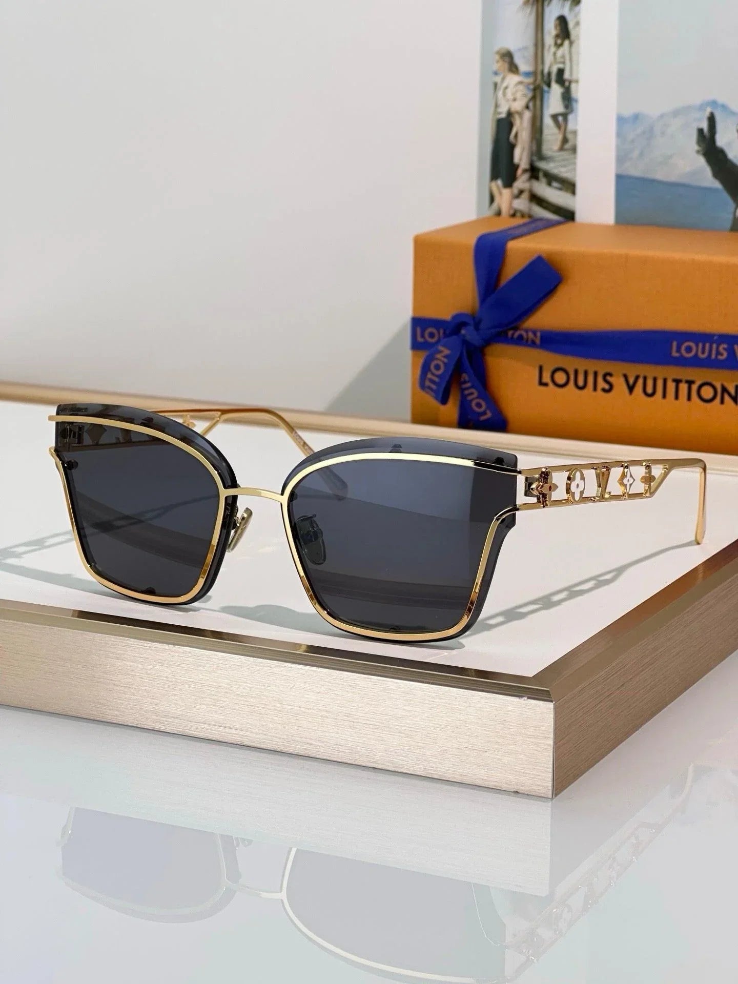 Louis Vuitton Z2938U LV Framed Cat Eye Sunglasses✨