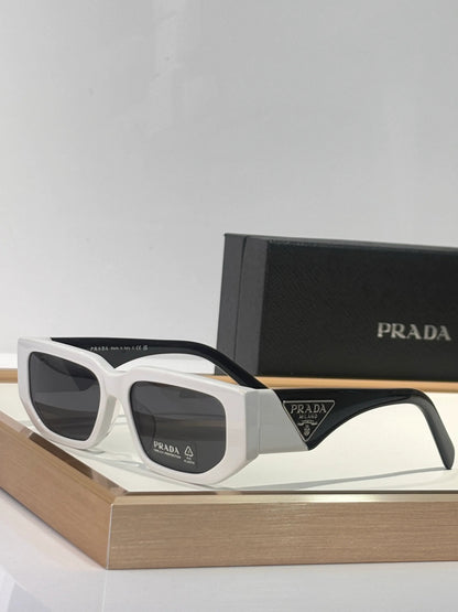 PRADA SPR09Z Sunglasses with triangle logo 🟥