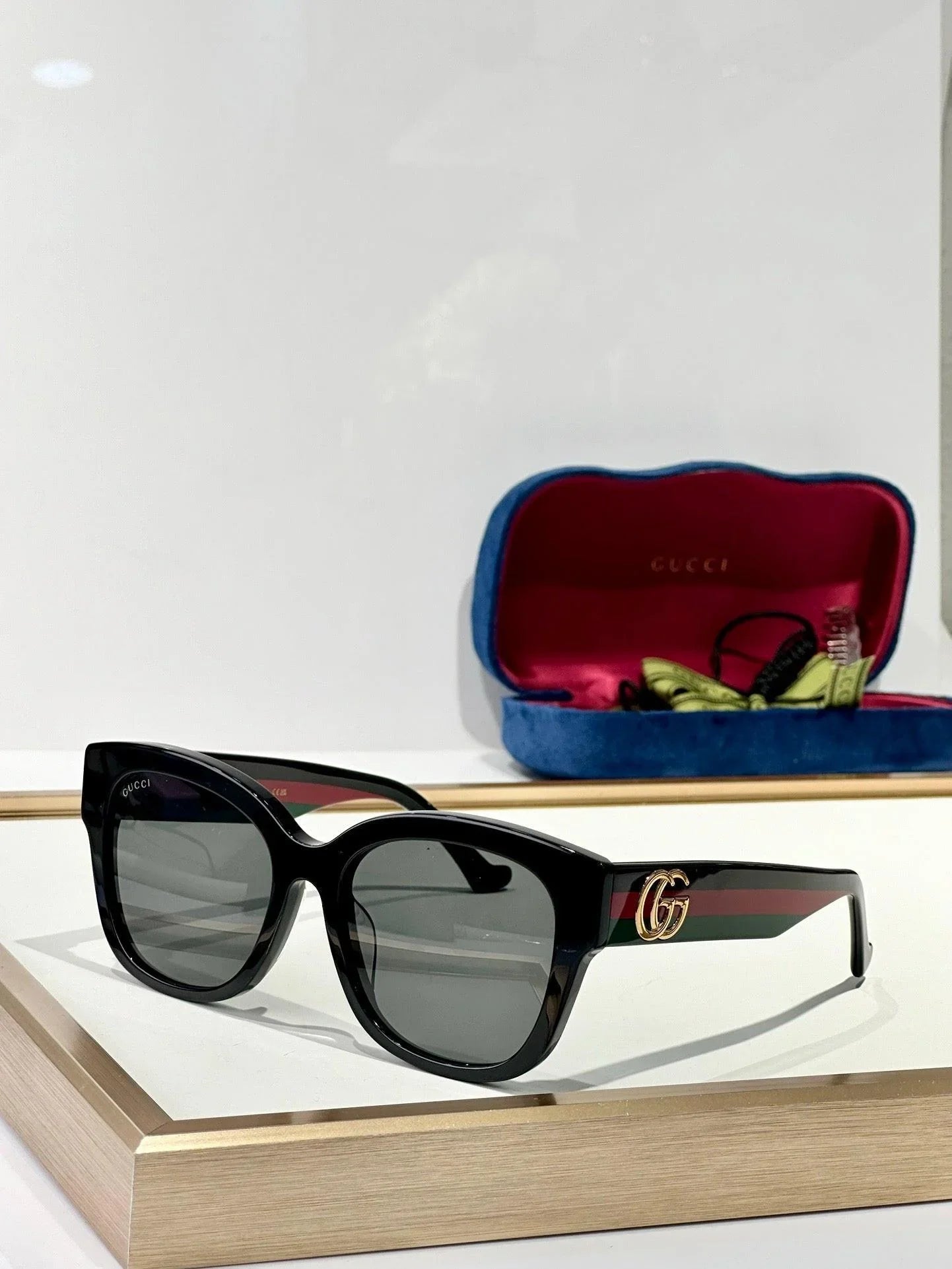 Gucci GG1550 Women's Sunglasses ✨