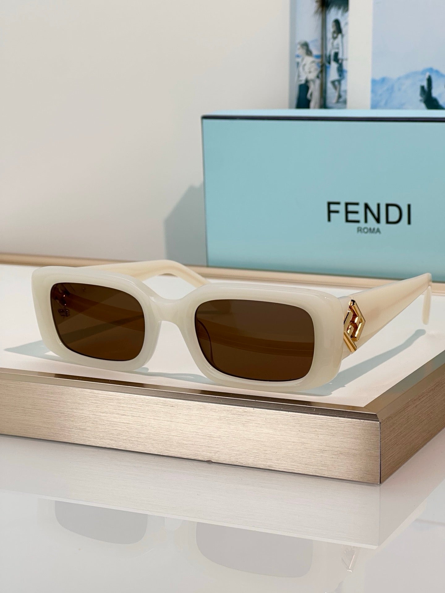 FENDI FF Diamonds FE 40222I  Sunglasses ✨