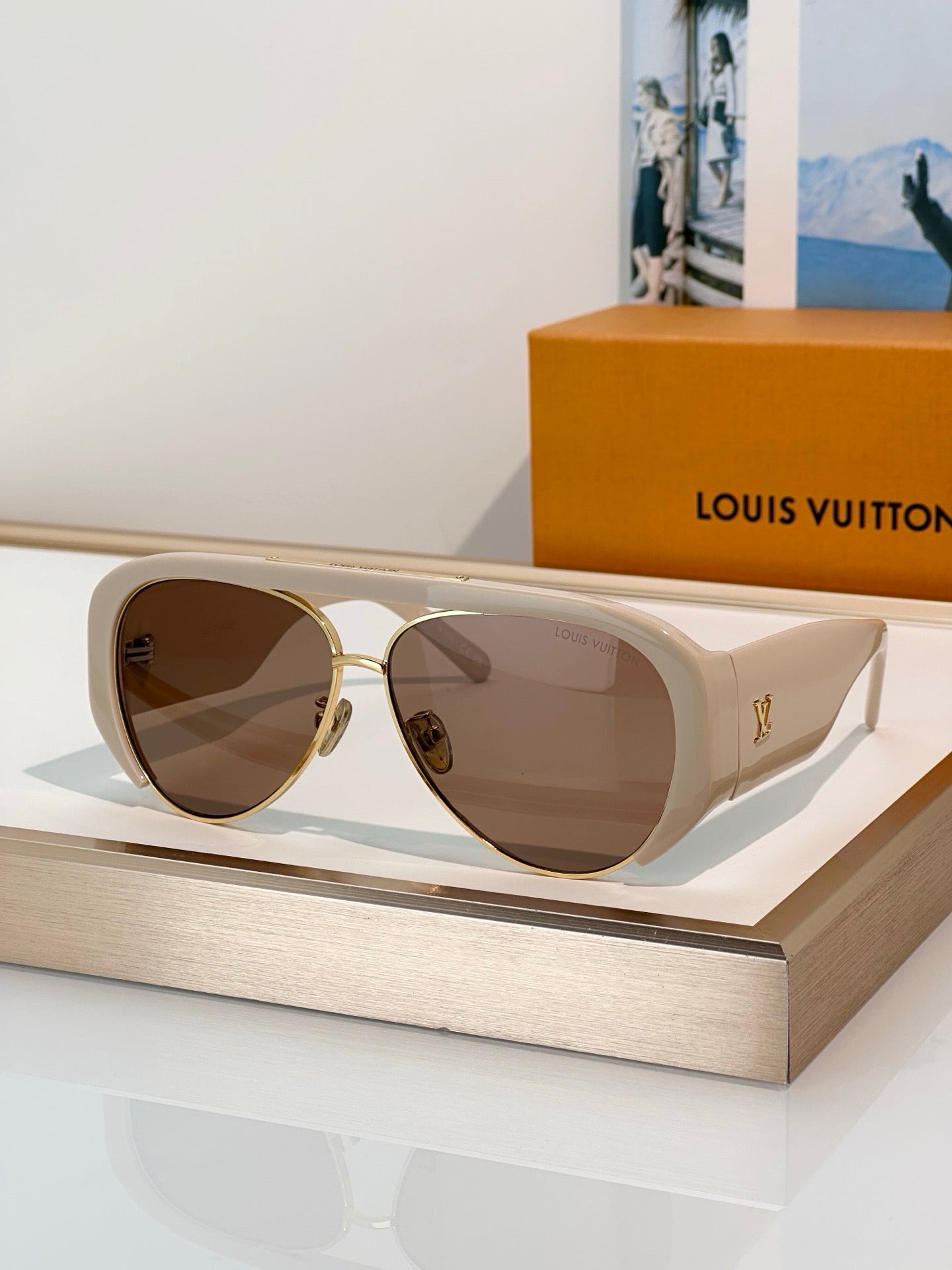Louis Vuitton Z3399U LVision Pilot Sunglasses ✨
