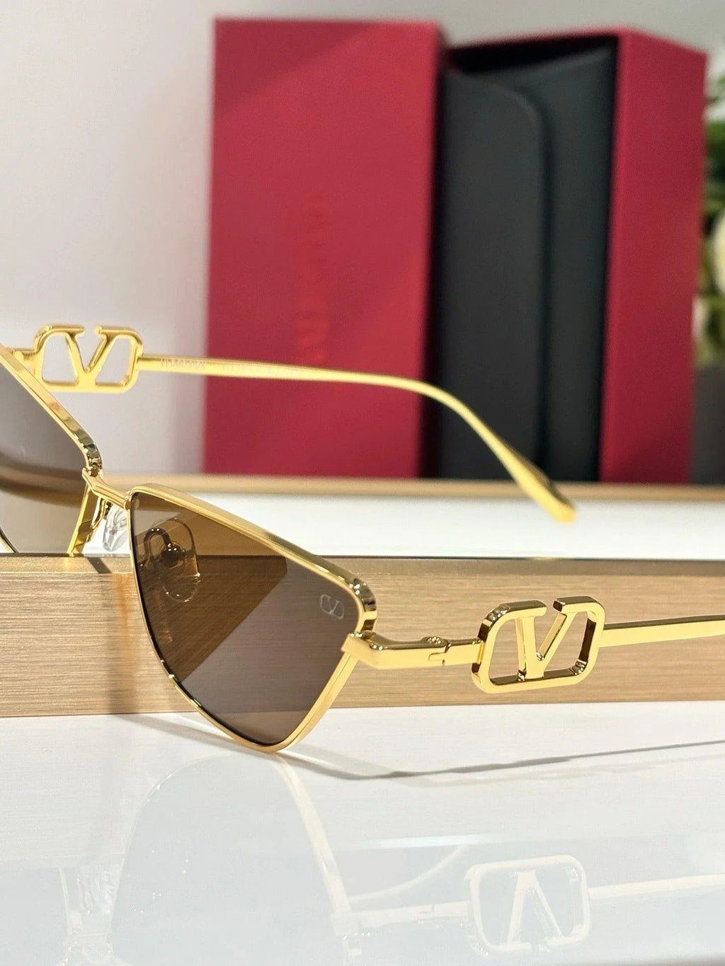 Valentino VLOGO SIGN CAT-EYE TITANIUM FRAME VLS135B Sunglasses✨