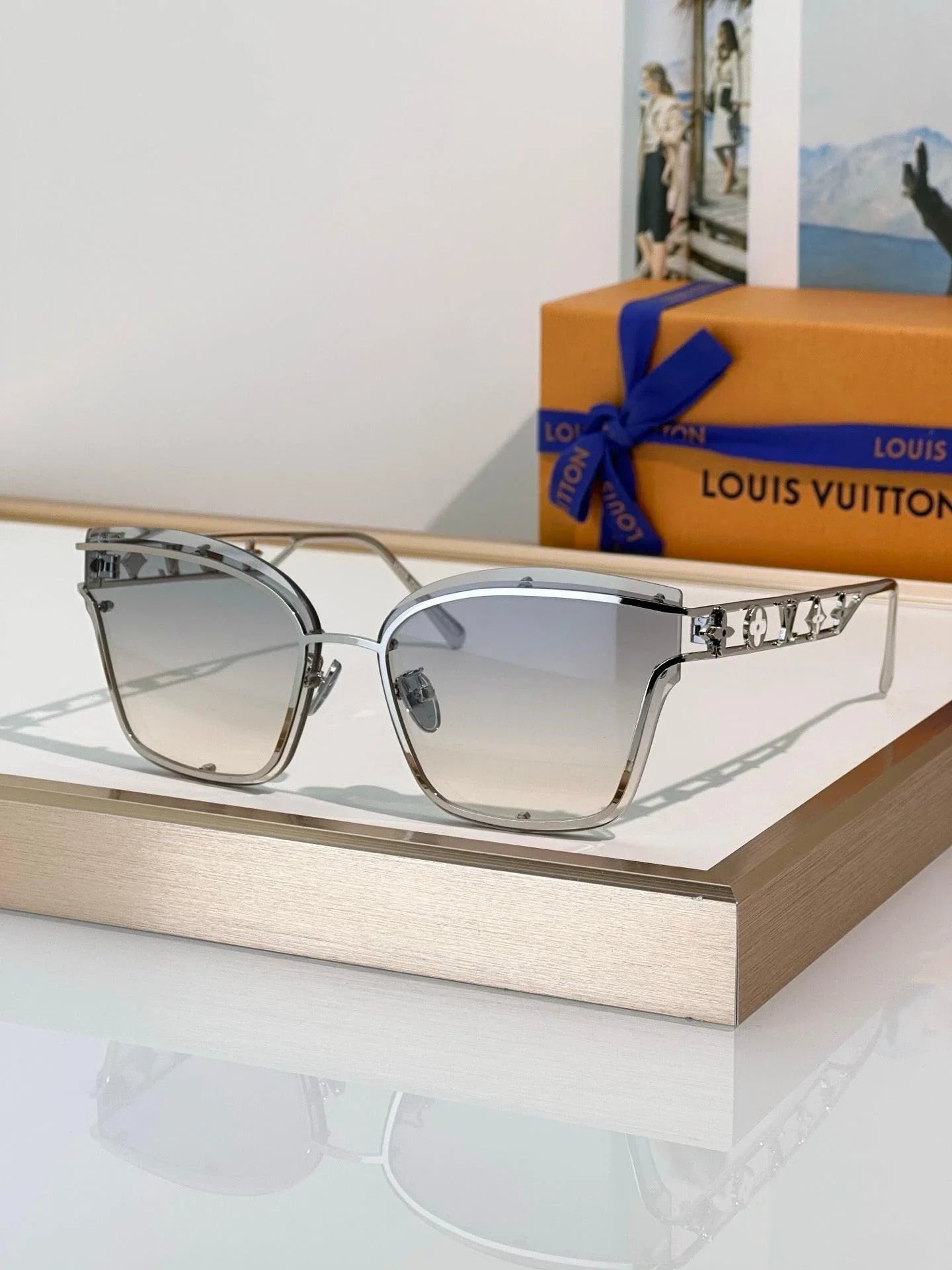 Louis Vuitton Z2938U LV Framed Cat Eye Sunglasses✨