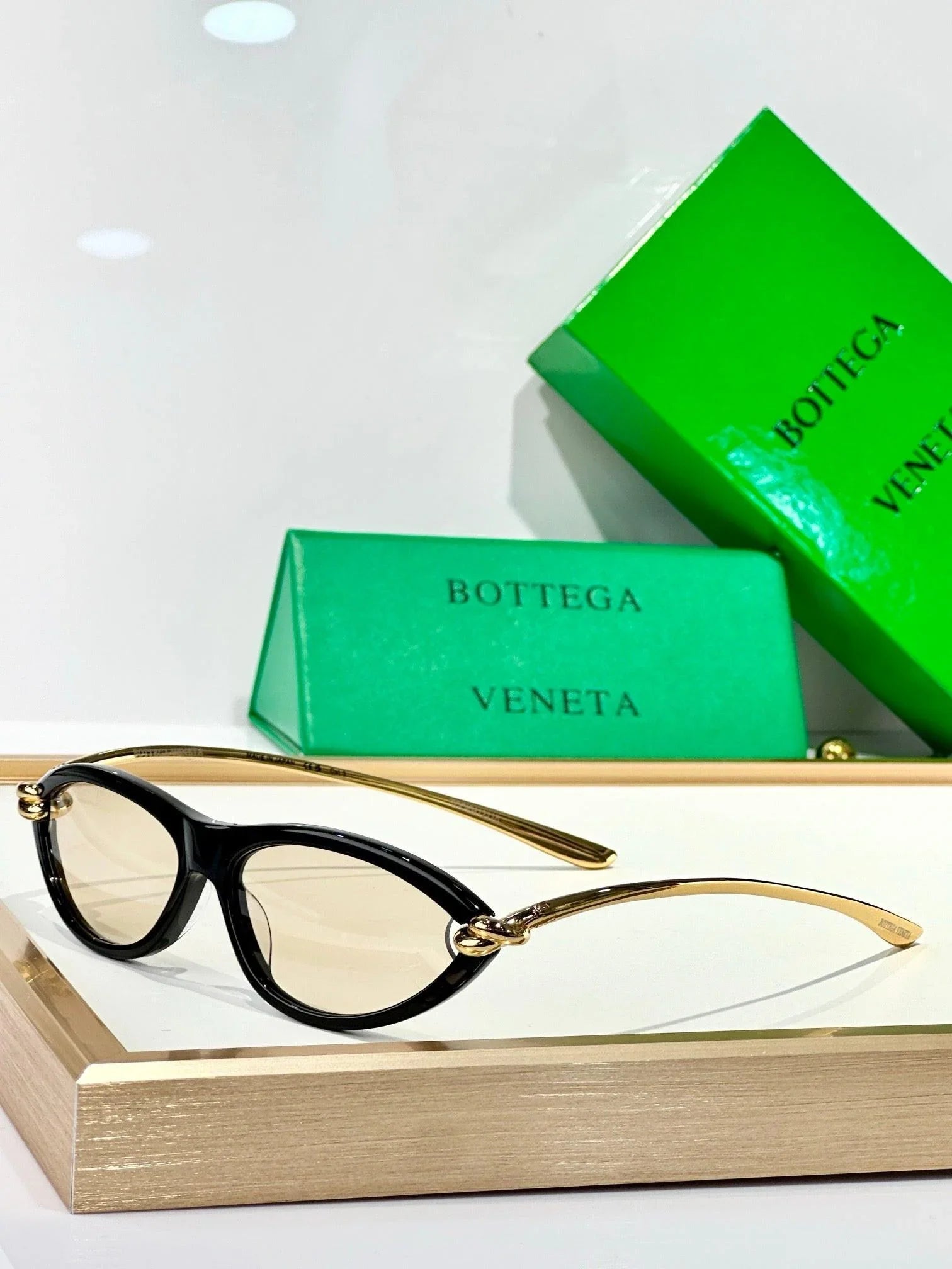 '- BOTTEGA VENETA BV1390 Women's Sunglasses💚