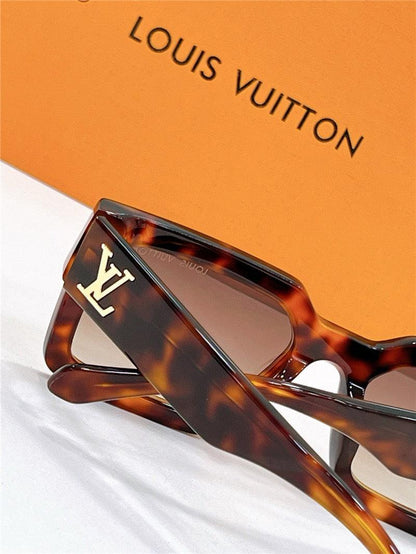Louis Vuitton Z2076E  LV Clash Low Square Sunglasses ✨