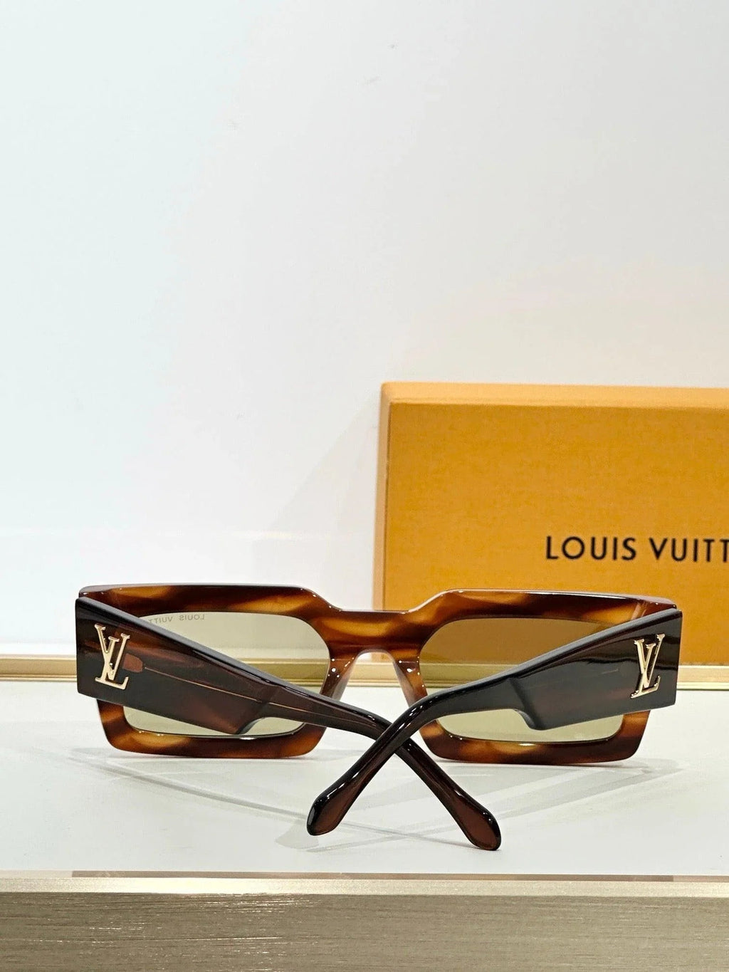 Louis Vuitton Z2703E LV Clash Low Square Sunglasses ✨