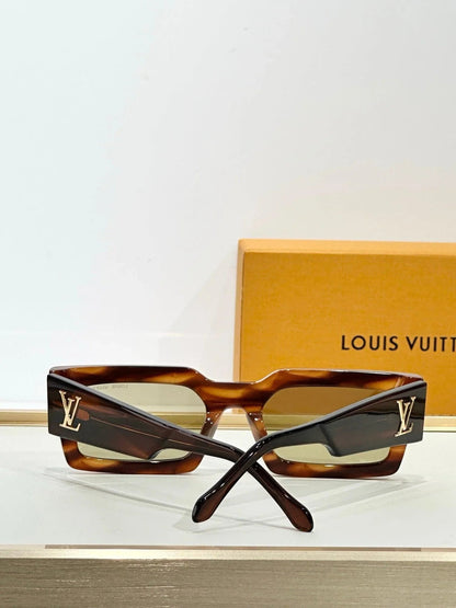 Louis Vuitton Z2703E LV Clash Low Square Sunglasses ✨