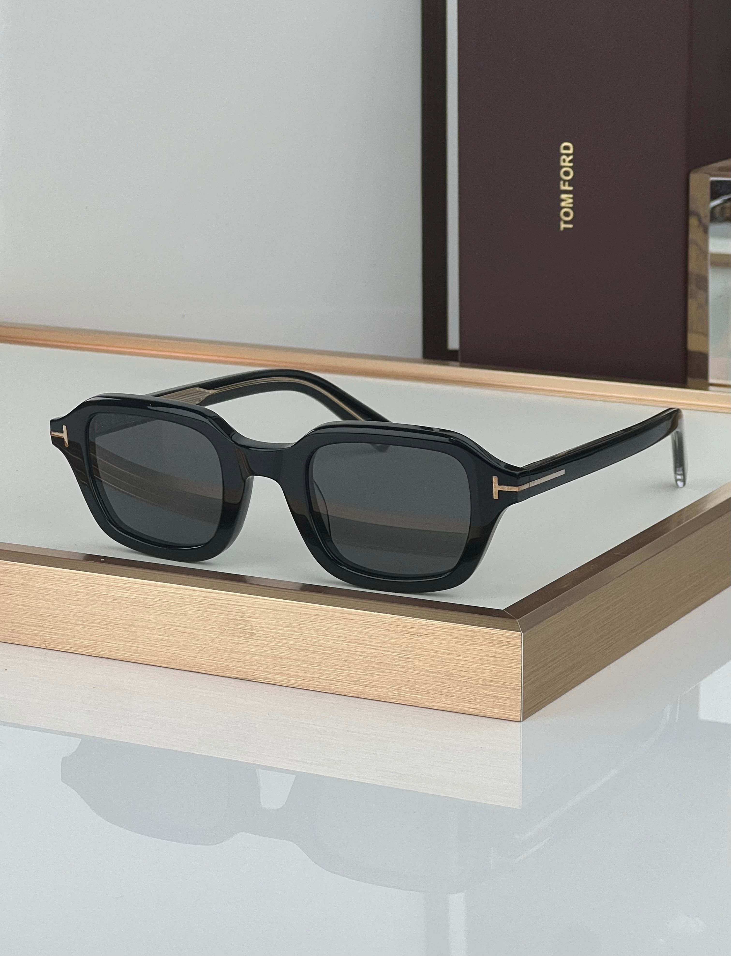TOM FORD TI21 Tom Ford Icon Square Collection Sunglasses 🔱