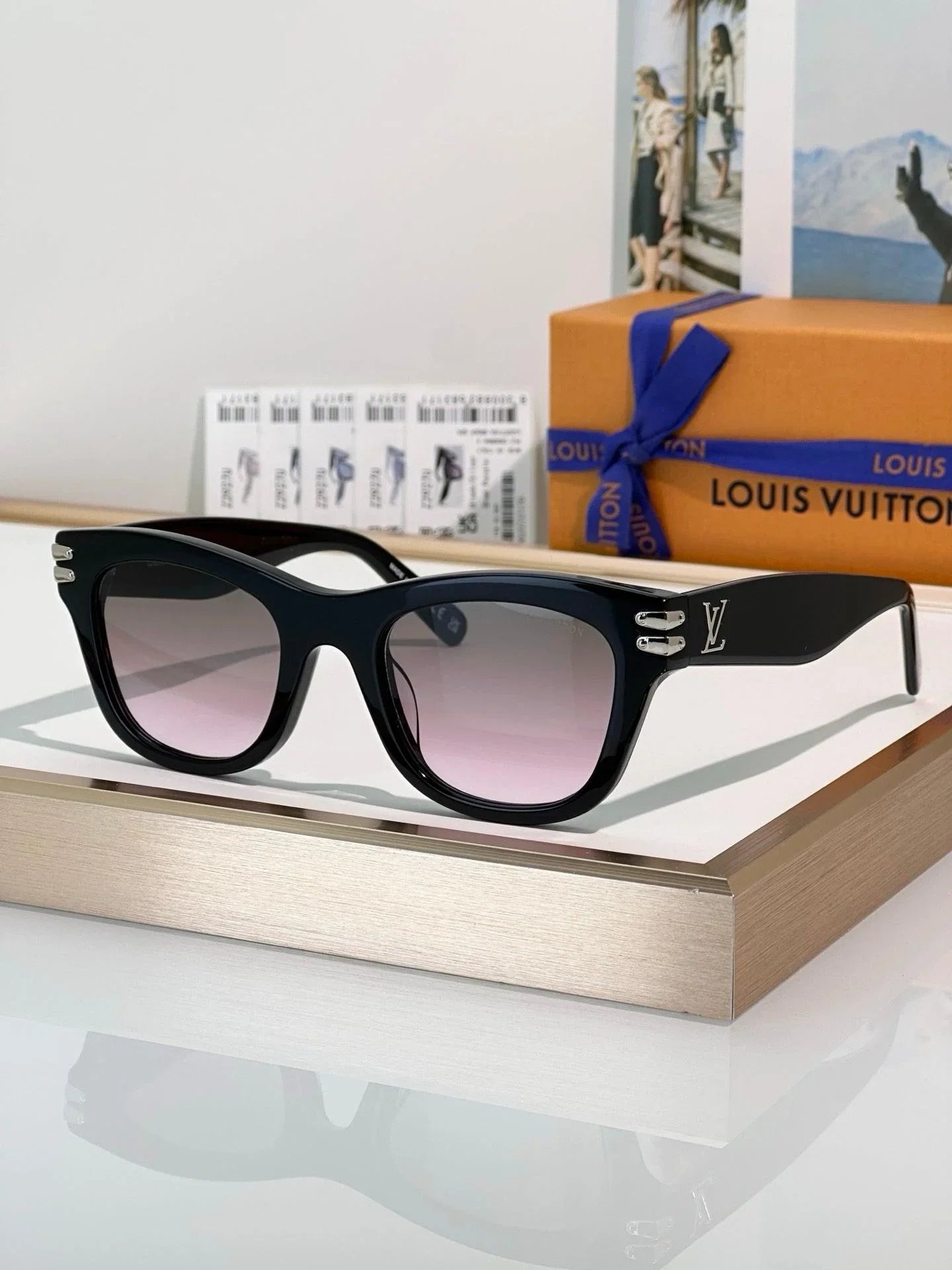 Louis Vuitton Z2927U LV Midnight Cat Eye Sunglasses   ✨