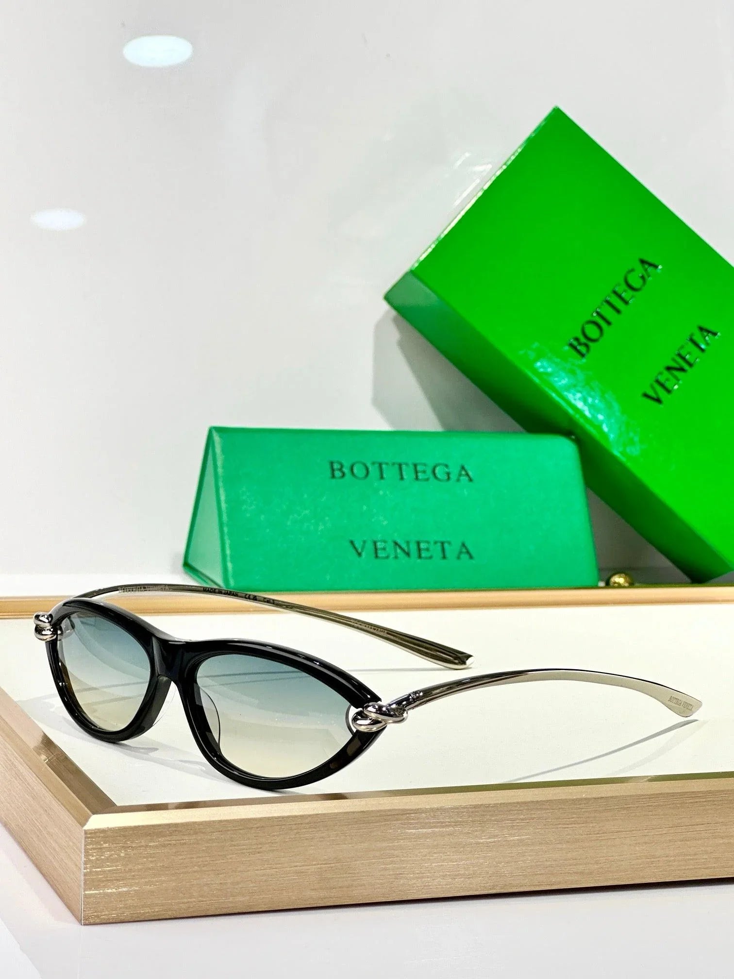 '- BOTTEGA VENETA BV1390 Women's Sunglasses💚