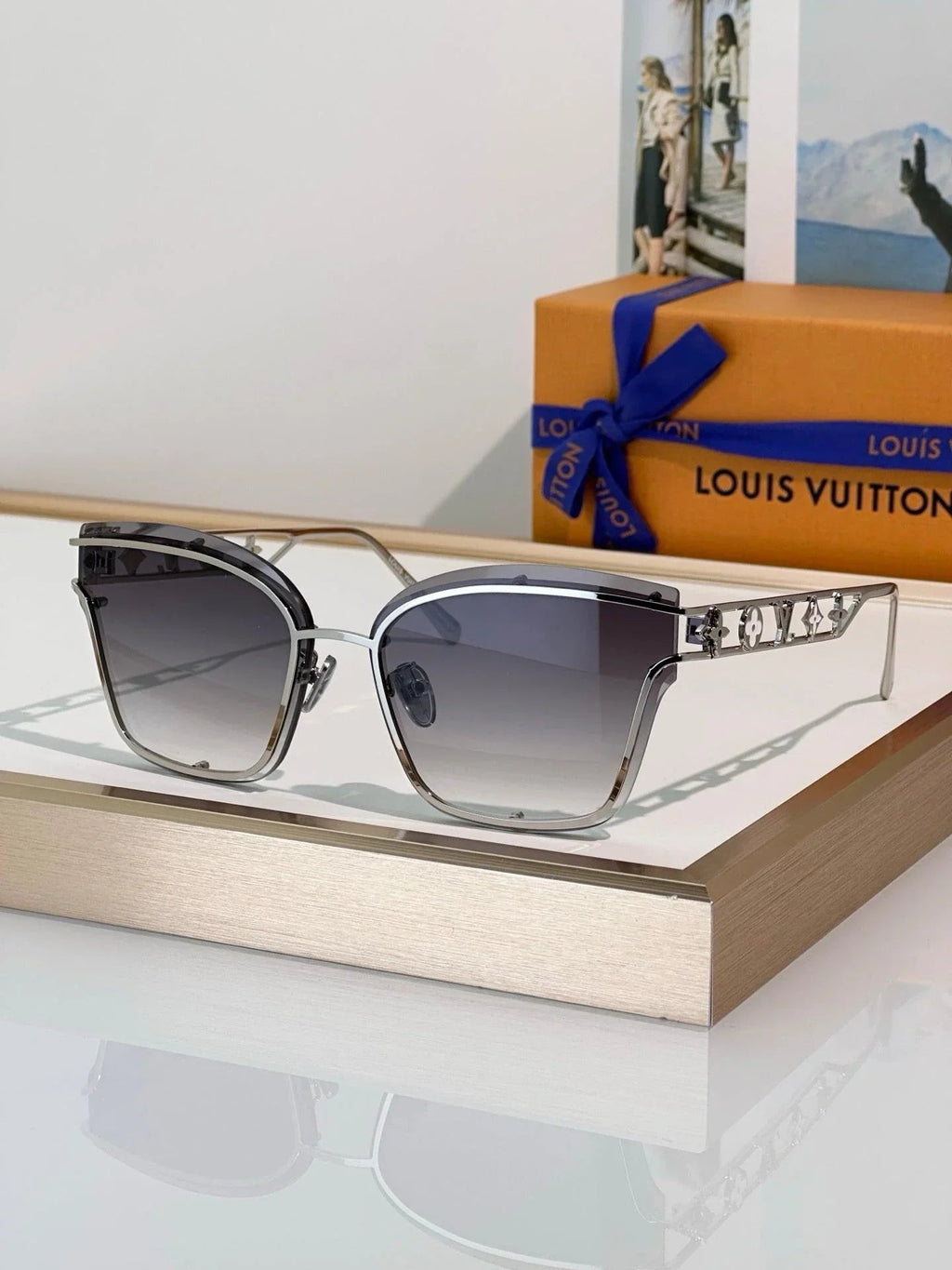 Louis Vuitton Z2938U LV Framed Cat Eye Sunglasses✨