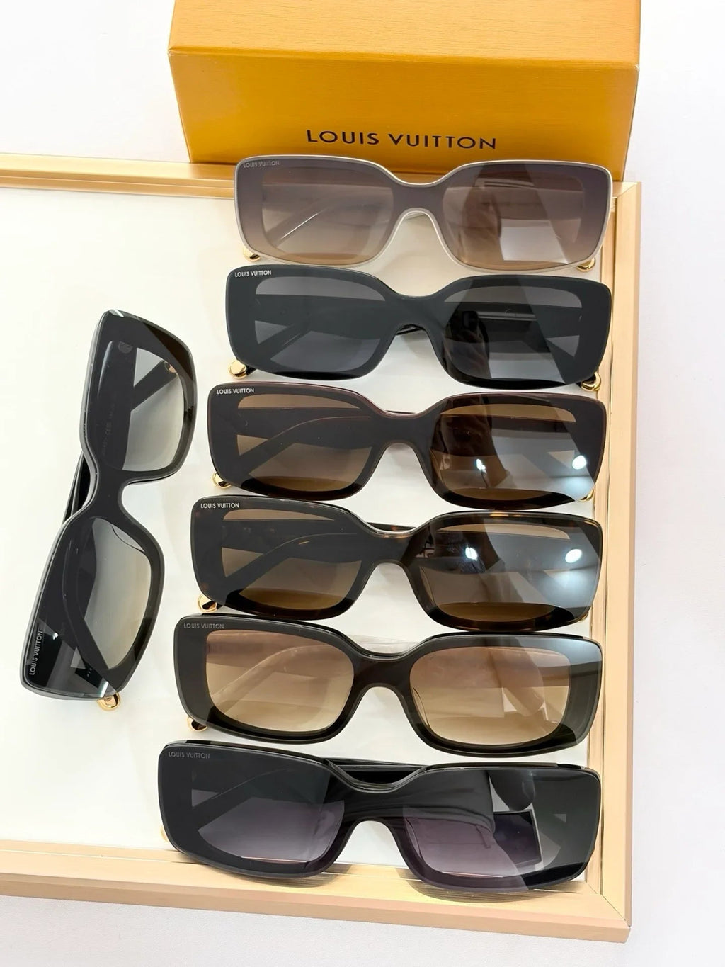 Louis Vuitton Z3165U LV Script Low Rectangle Sunglasses  ✨