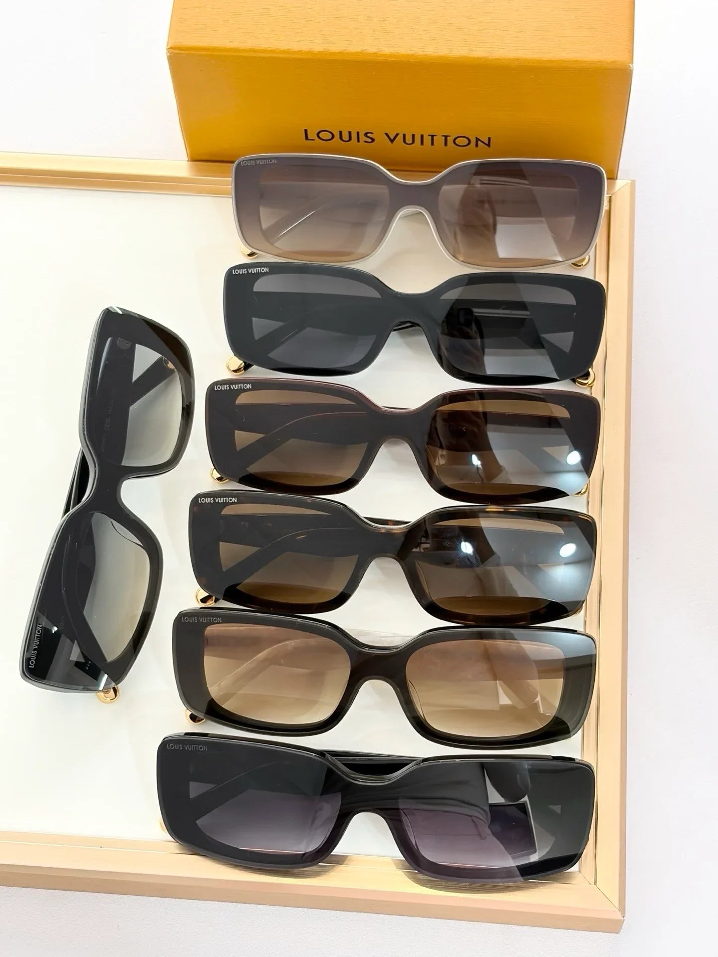 Louis Vuitton Z3165U LV Script Low Rectangle Sunglasses  ✨