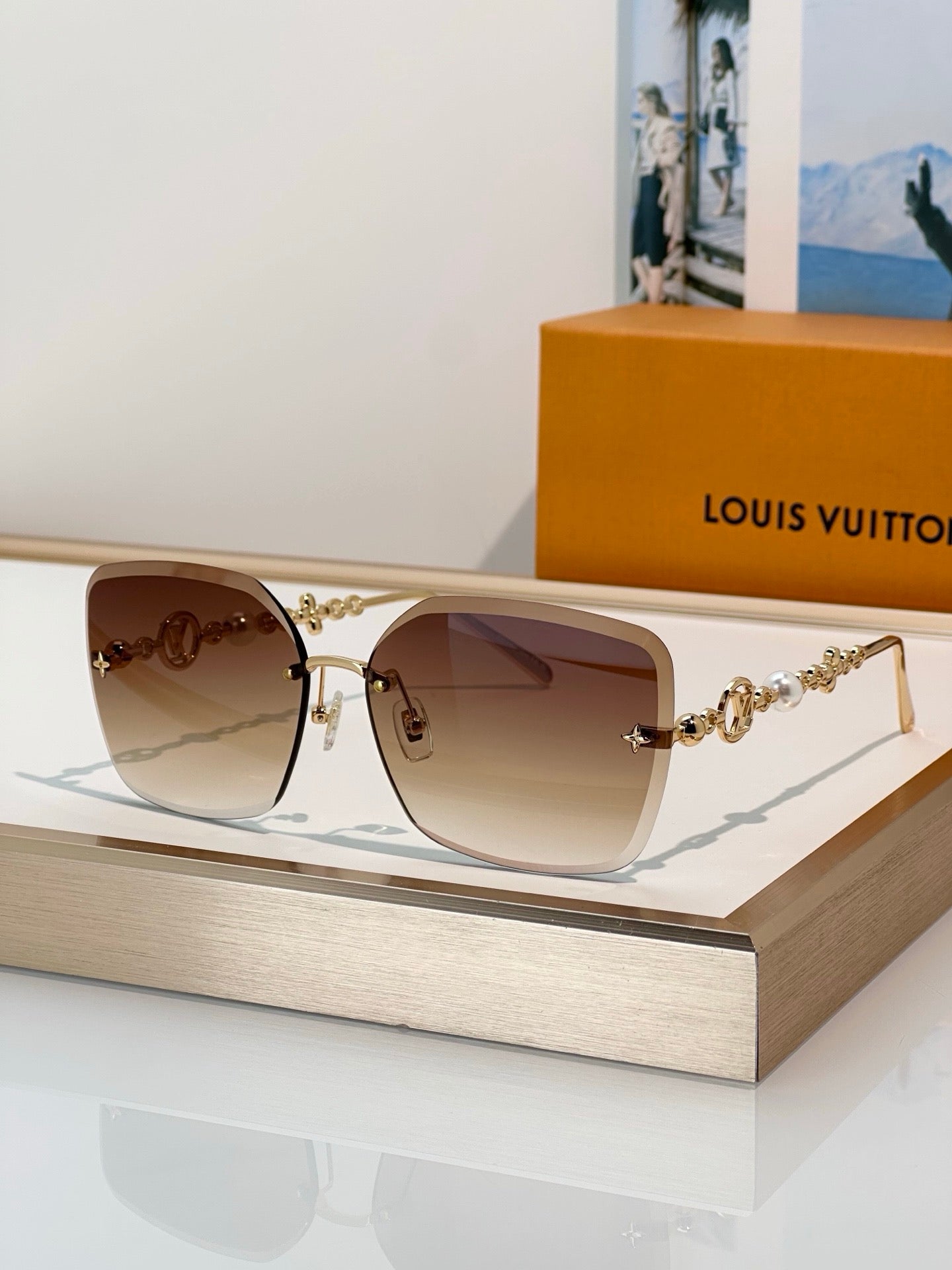 Louis Vuitton Z3407U LV Jewel Pearl Square Sunglasses ✨