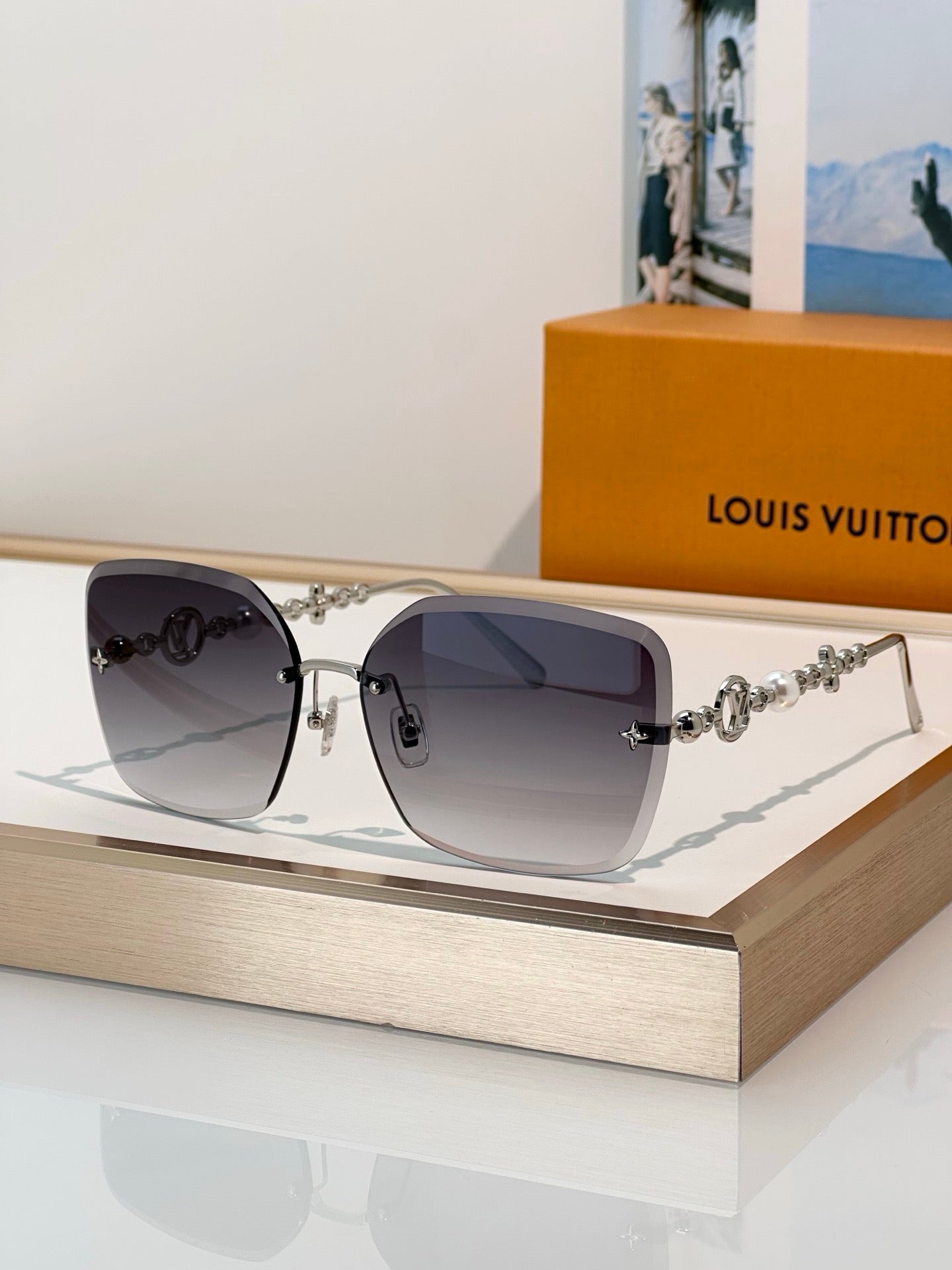 Louis Vuitton Z3407U LV Jewel Pearl Square Sunglasses ✨