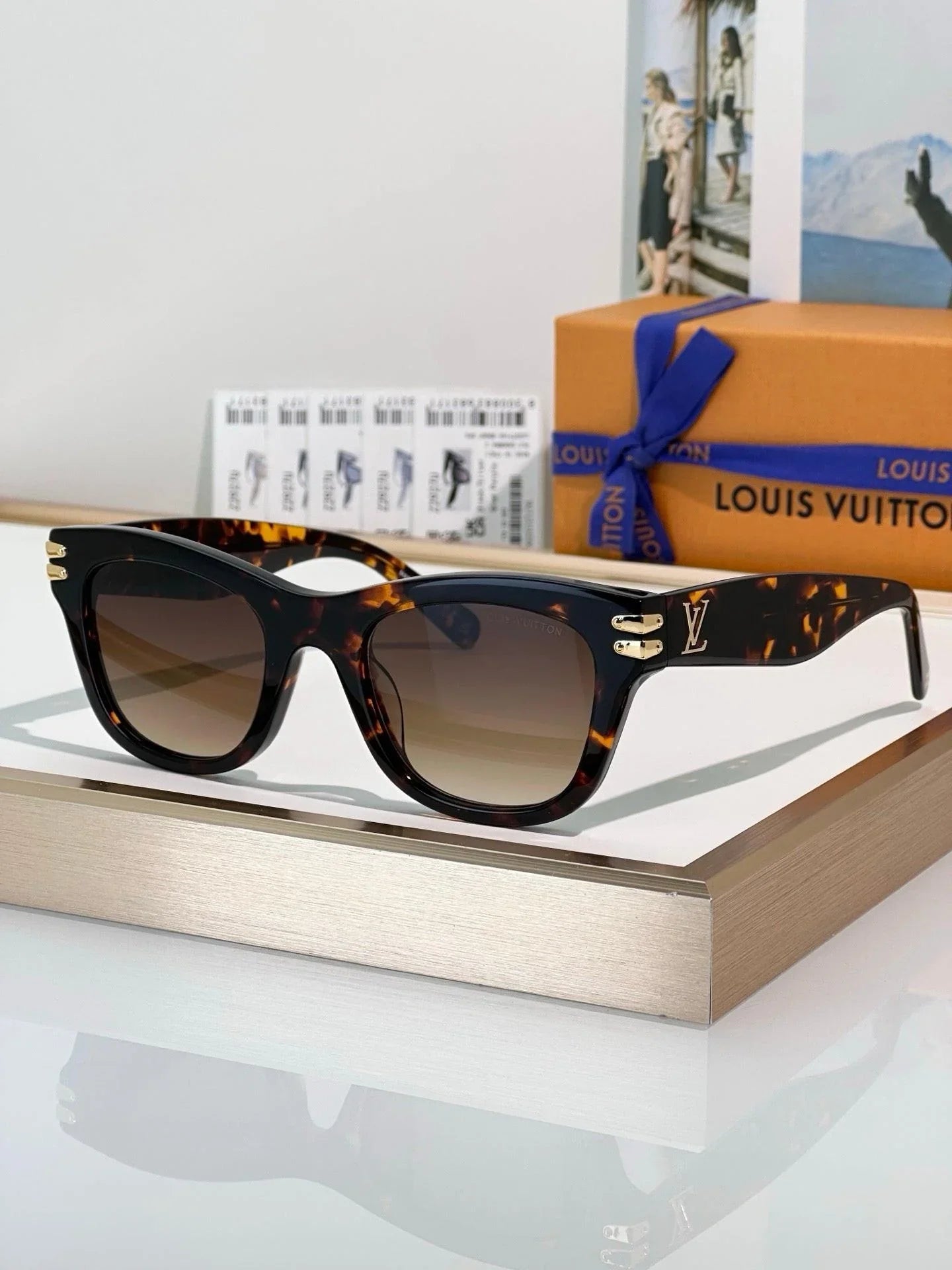 Louis Vuitton Z2927U LV Midnight Cat Eye Sunglasses   ✨