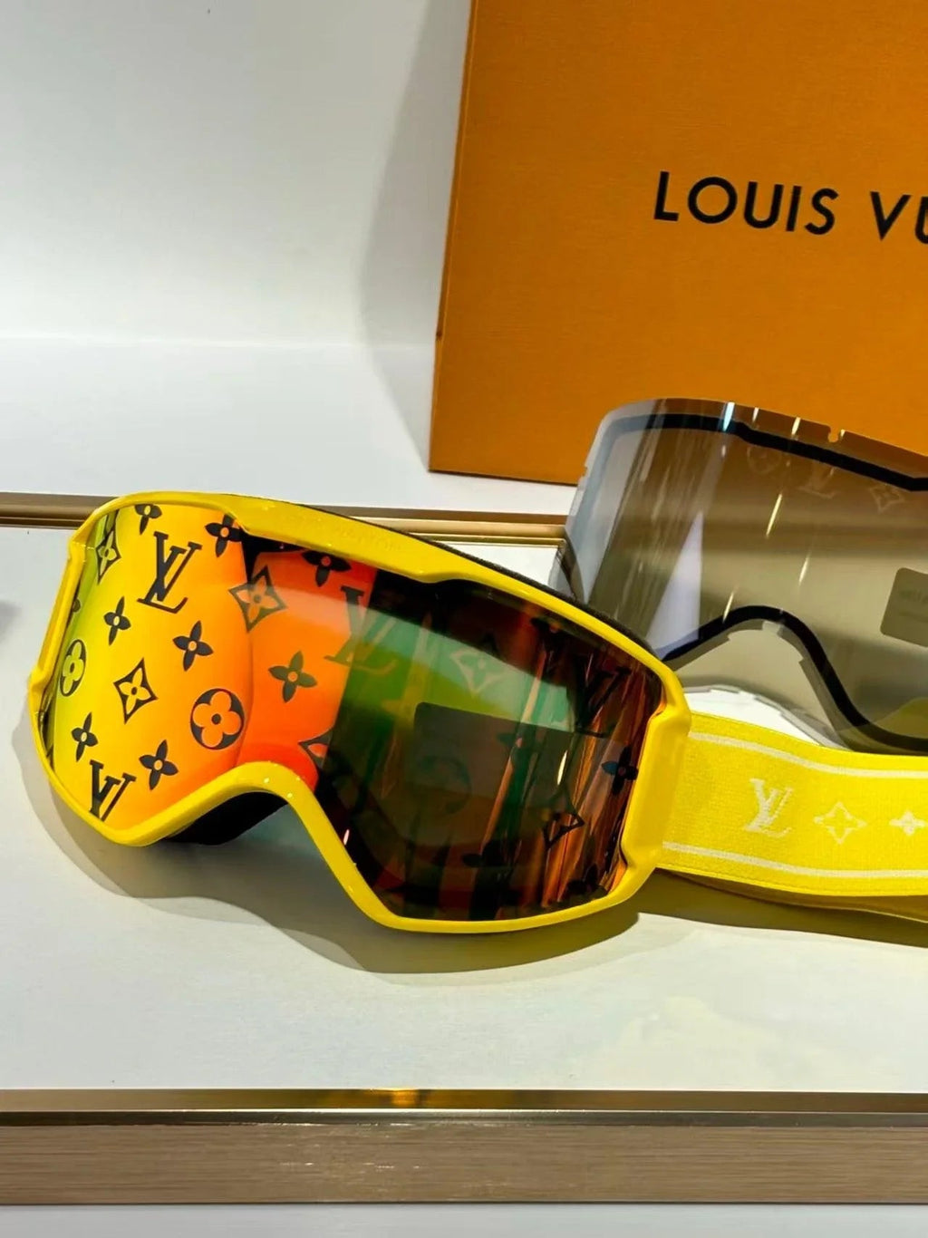 Louis Vuitton Z3137E LV Ski LV Snow Gradient Mask 🥽