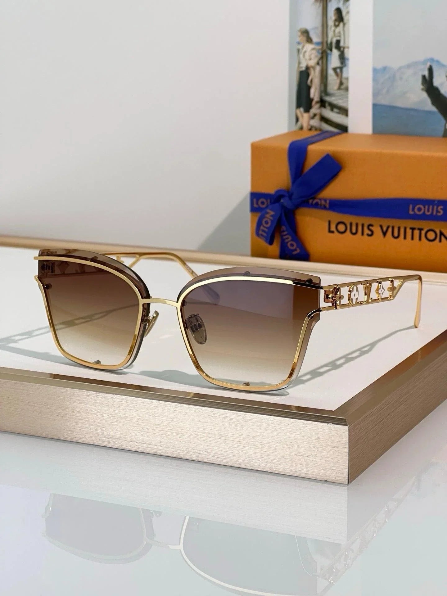 Louis Vuitton Z2938U LV Framed Cat Eye Sunglasses✨