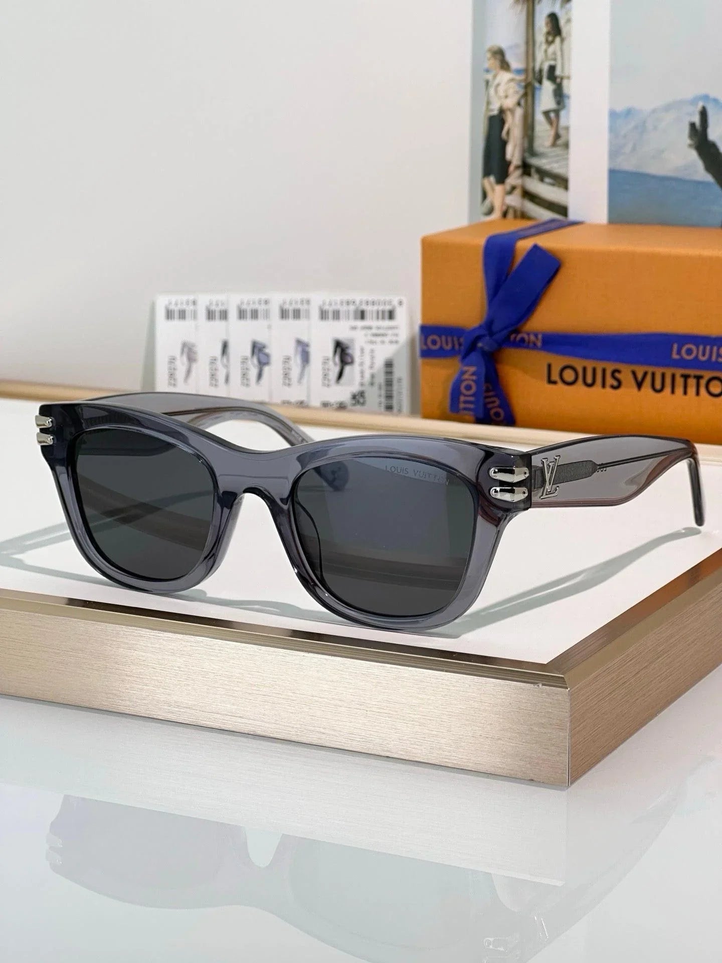 Louis Vuitton Z2927U LV Midnight Cat Eye Sunglasses   ✨
