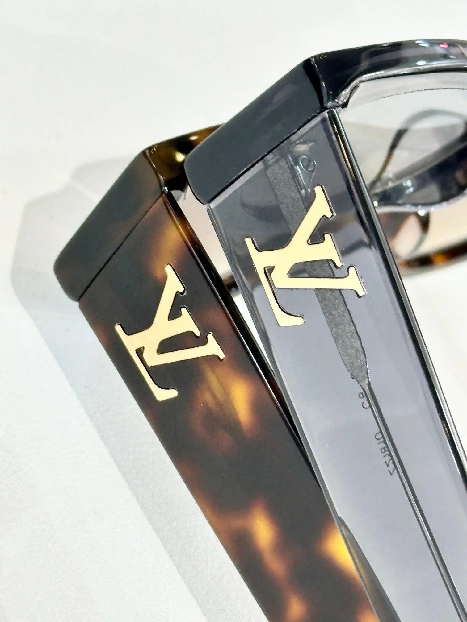 Louis Vuitton Z2181U LV Clash Round Cat Eye Sunglasses ✨
