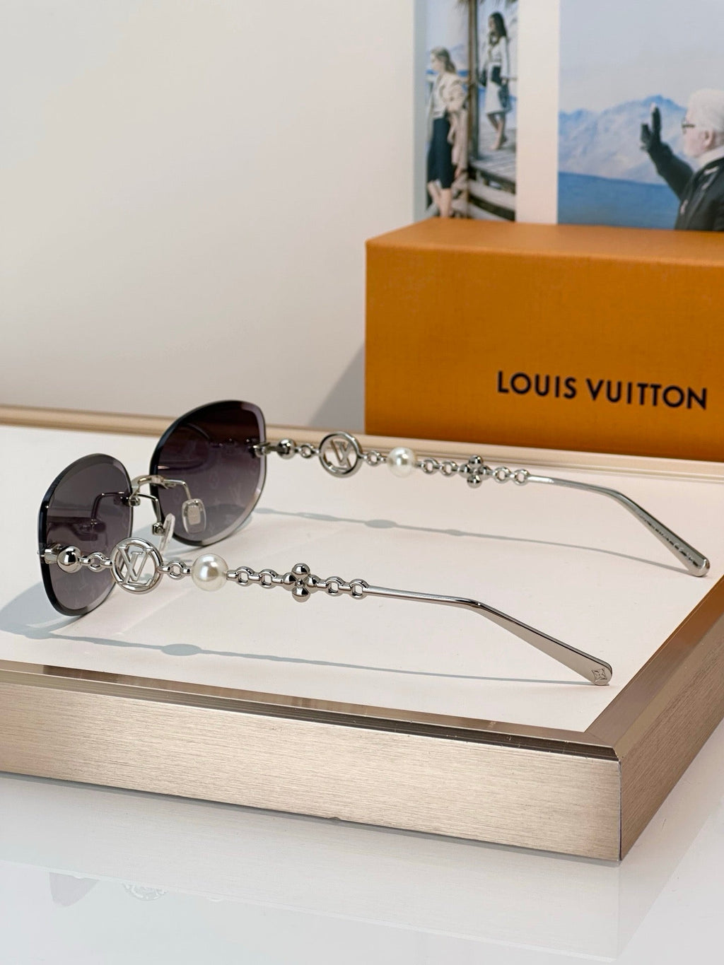 Louis Vuitton Z3166U LV Jewel Pearl Oval Sunglasses ✨