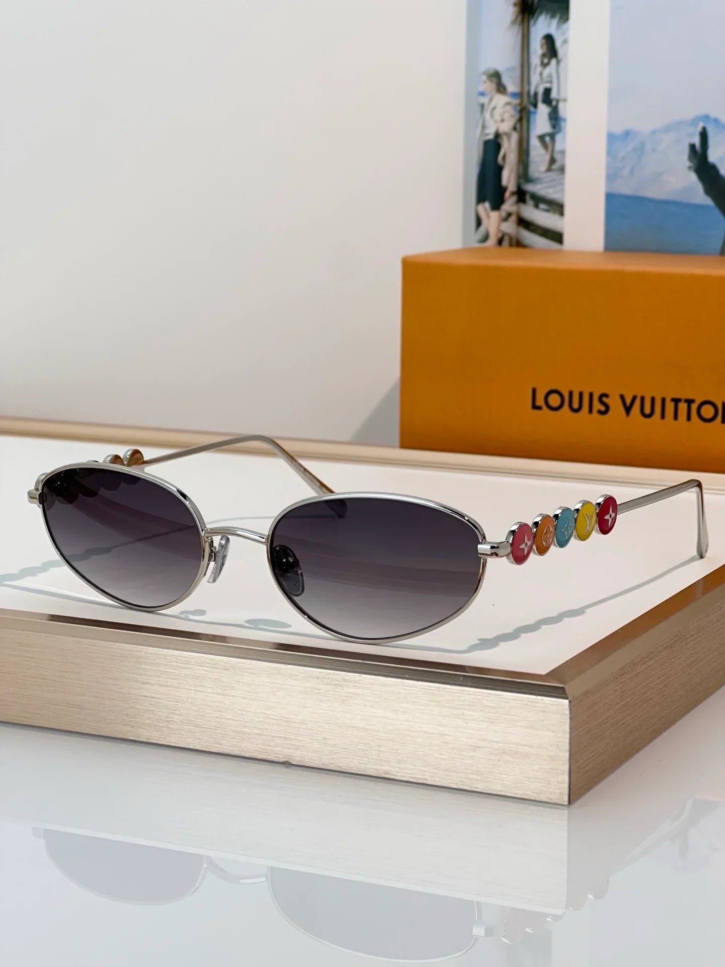 Louis Vuitton Z3179U LV Confetti Oval Sunglasses   ✨