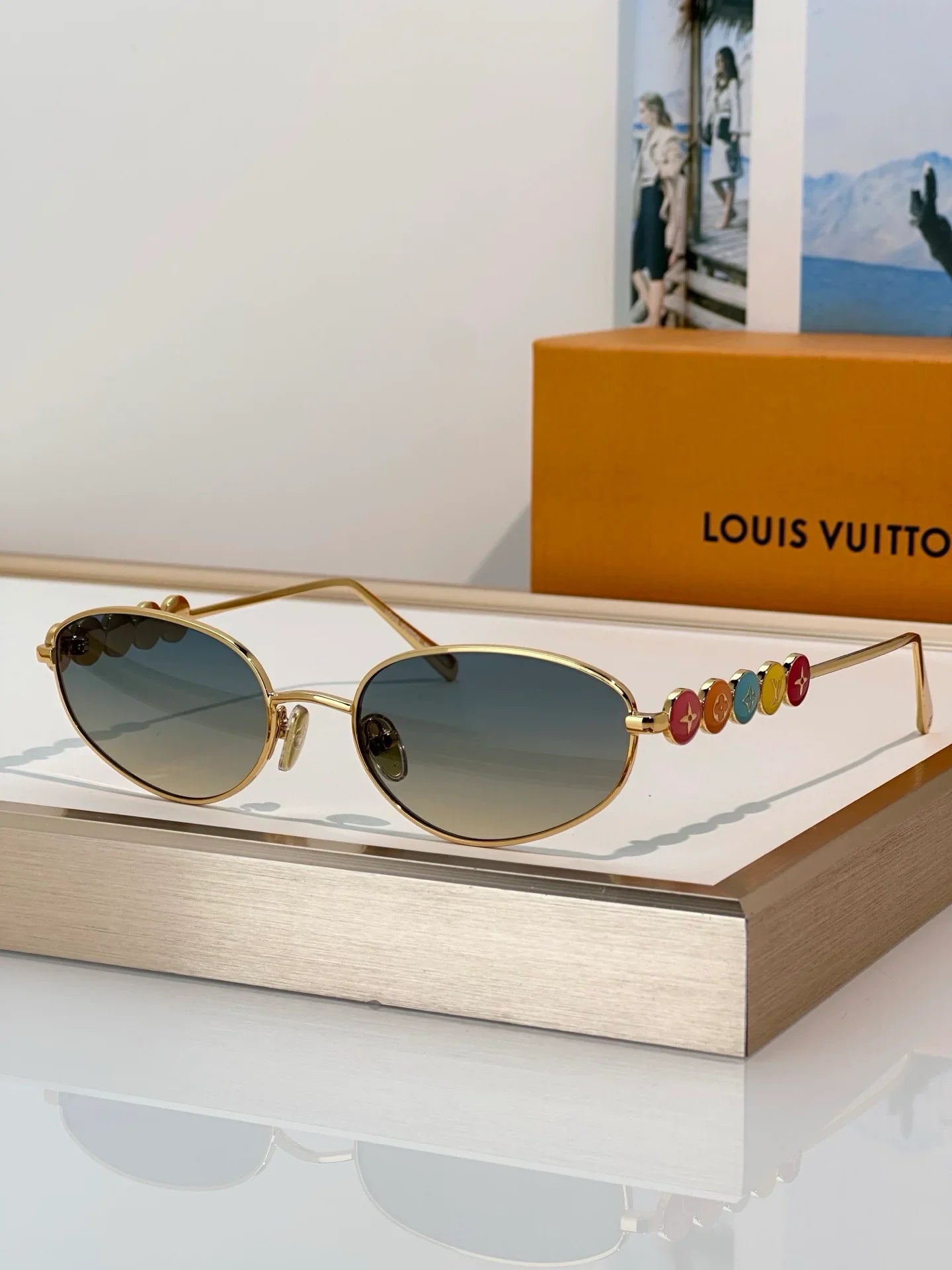 Louis Vuitton Z3179U LV Confetti Oval Sunglasses   ✨