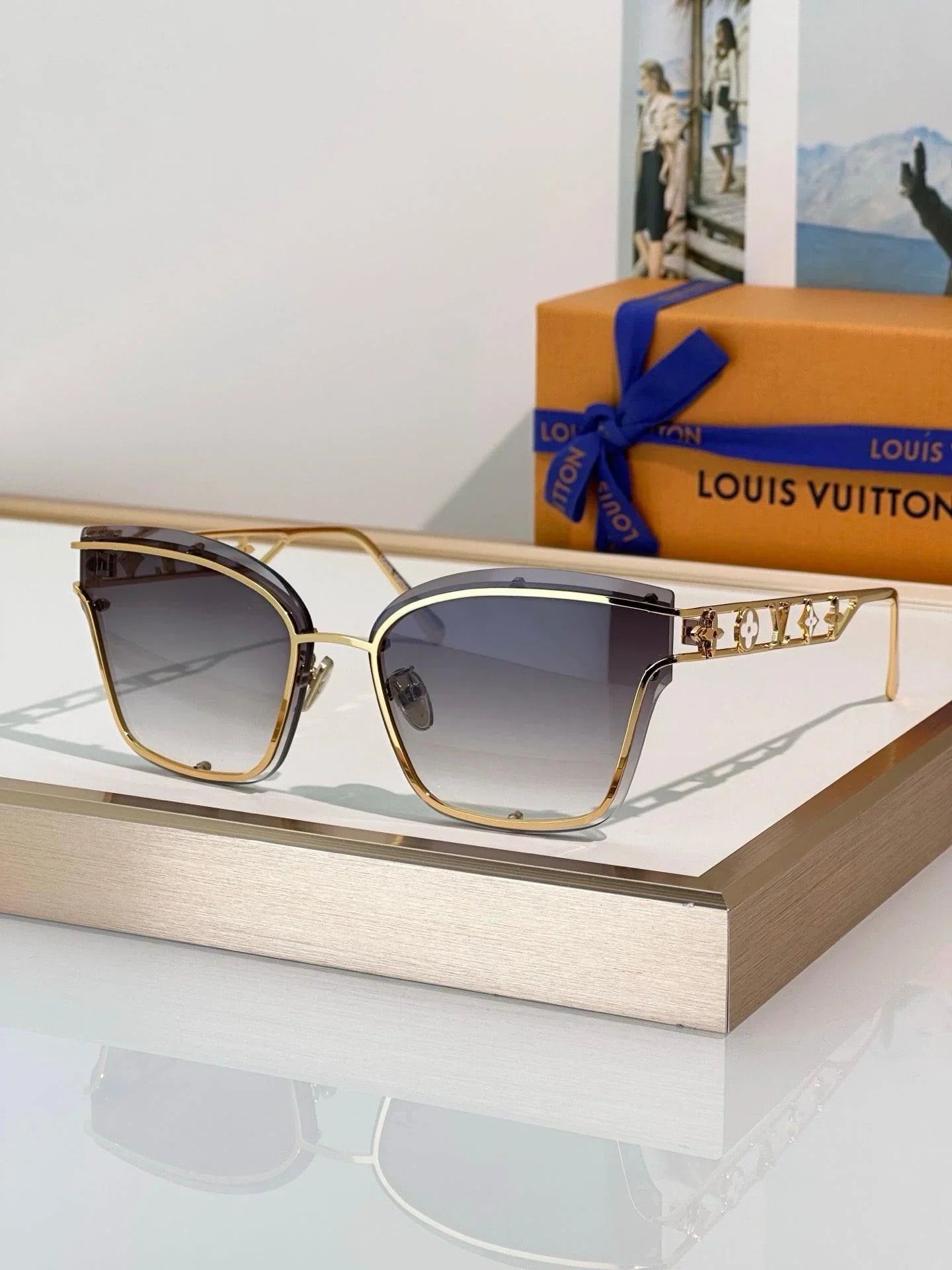 Louis Vuitton Z2938U LV Framed Cat Eye Sunglasses✨