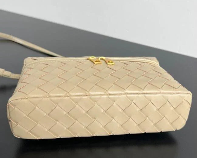 Bottega Veneta Bang Bang Vanity Case in Intrecciato Leathers 💚