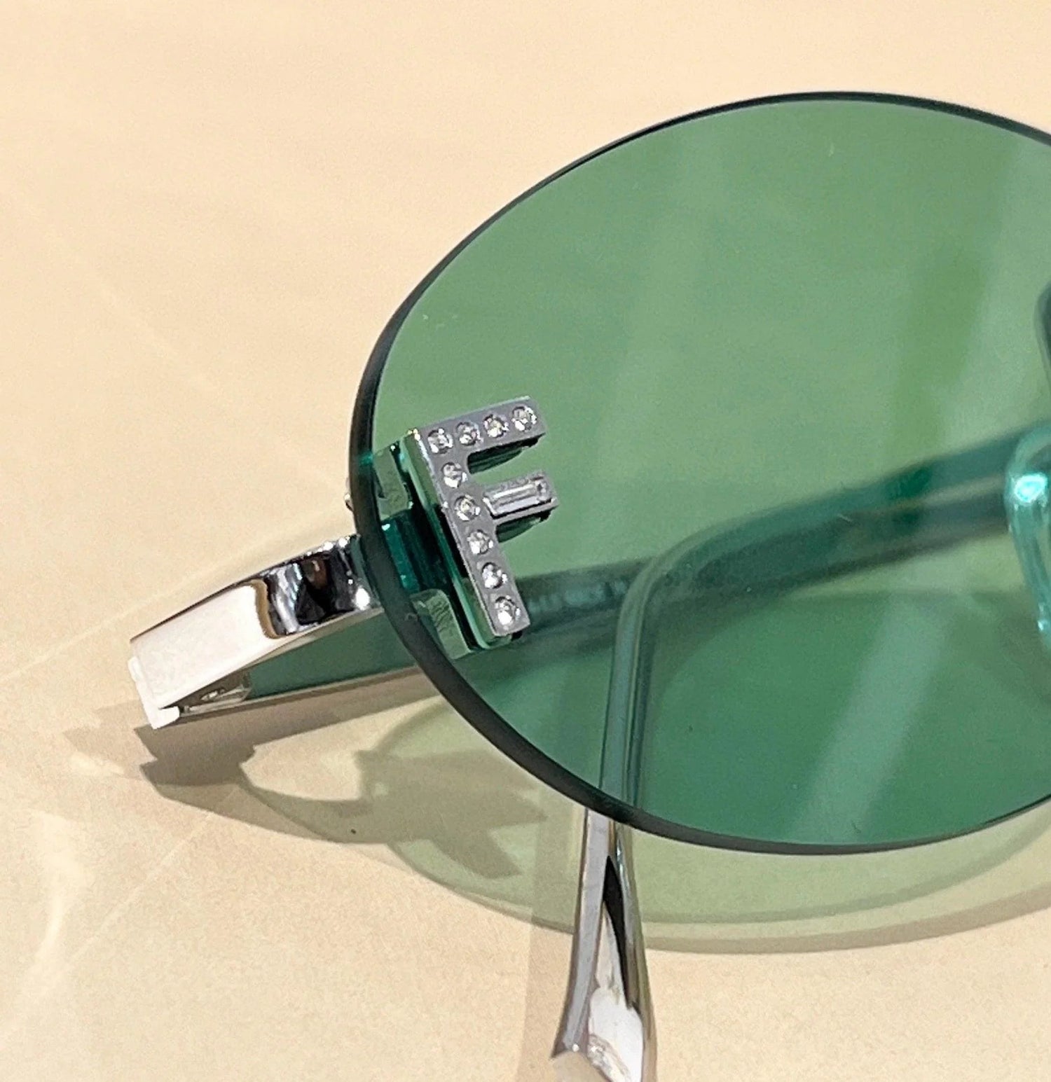 Fendi First FE4075US sunglasses in metal oval shape Women&