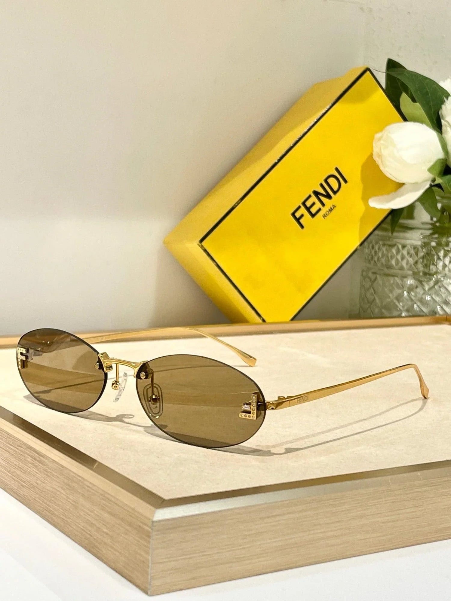 Fendi First FE4075US sunglasses in metal oval shape Women&