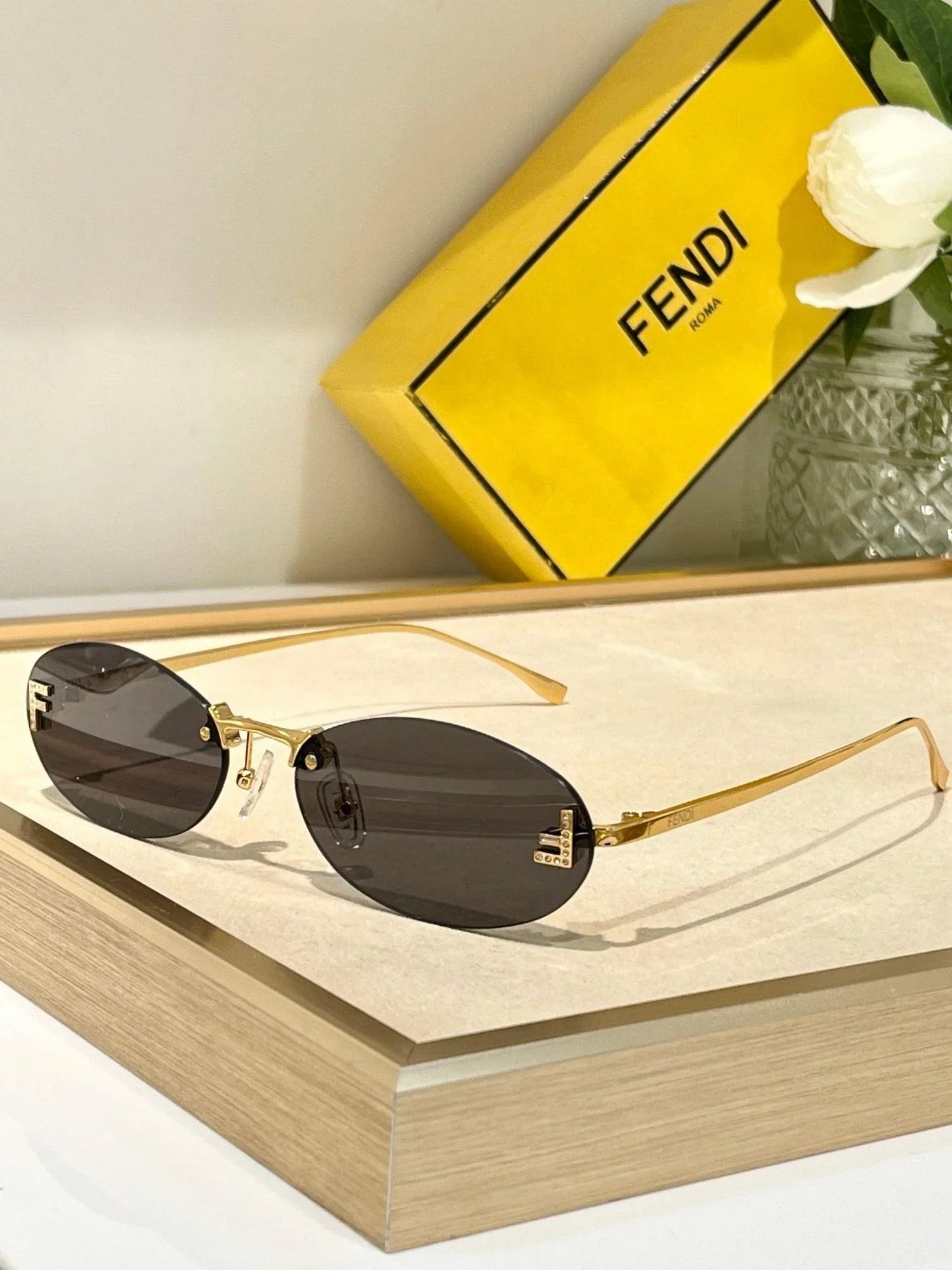 Fendi First FE4075US sunglasses in metal oval shape Women&