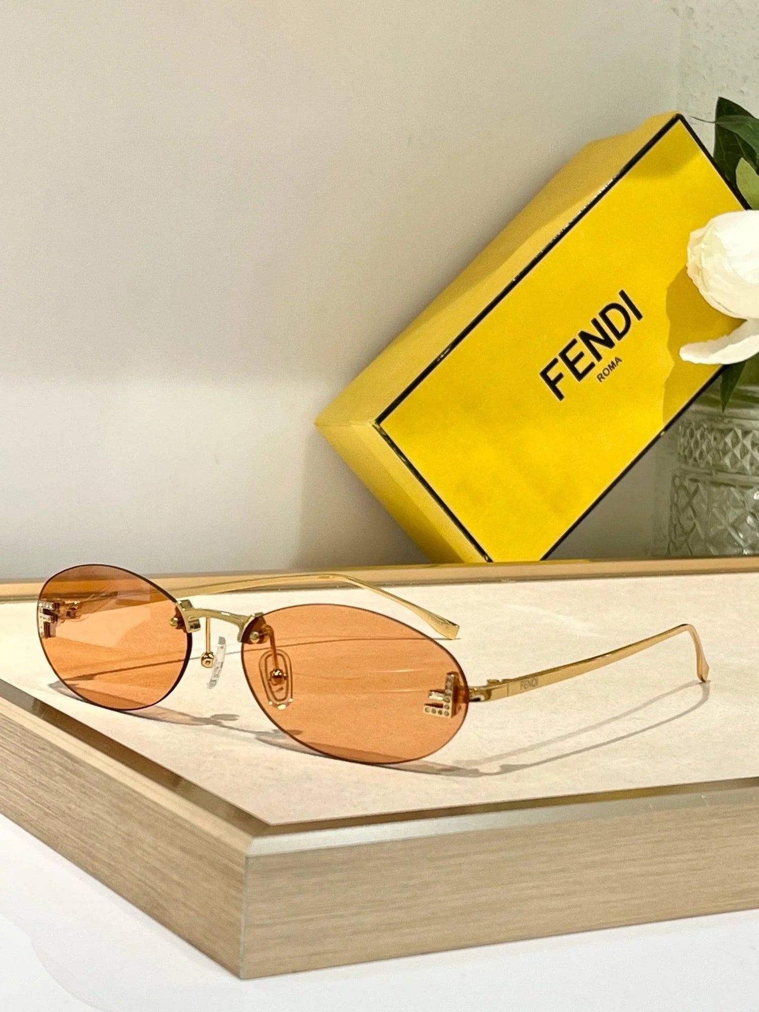 Fendi First FE4075US sunglasses in metal oval shape Women&