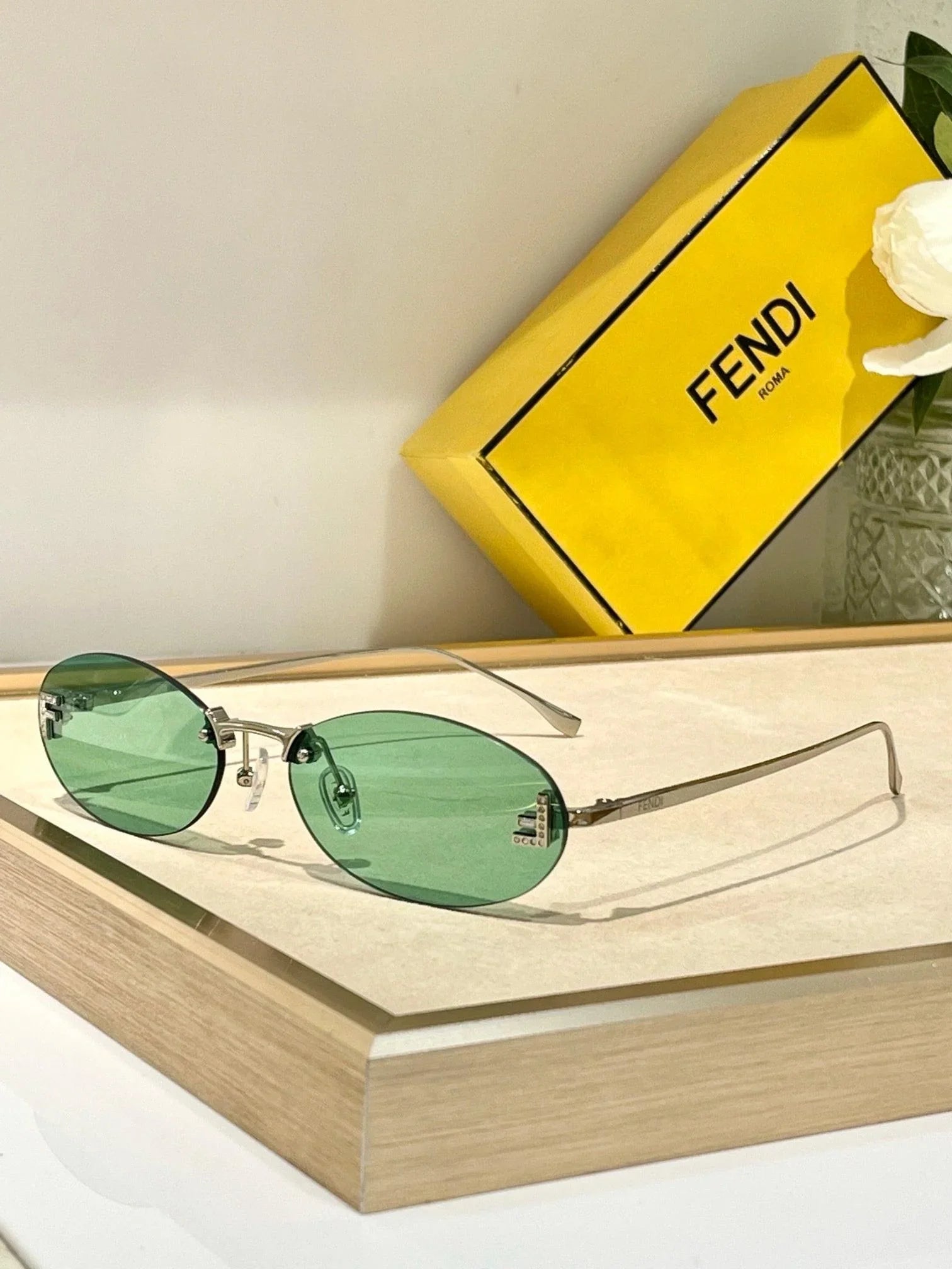 Fendi First FE4075US sunglasses in metal oval shape Women's✨