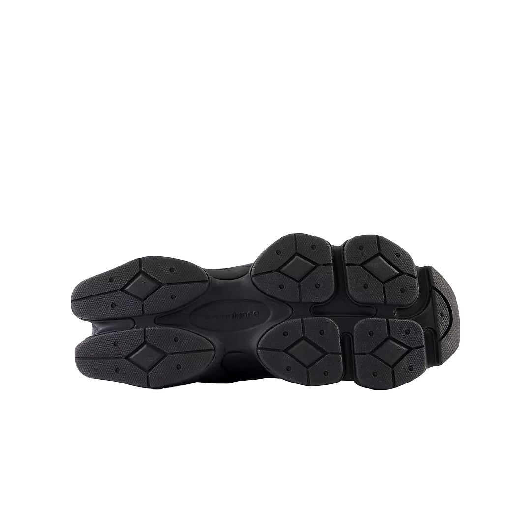 9060 TRIPLE BLACK
