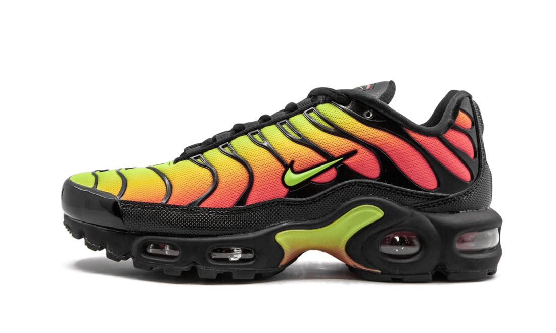 AIR MAX PLUS TN SE MNS WMNS "Black Volt Solar Red" AQ9979 001