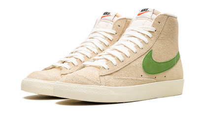 NIKE BLAZER MID &