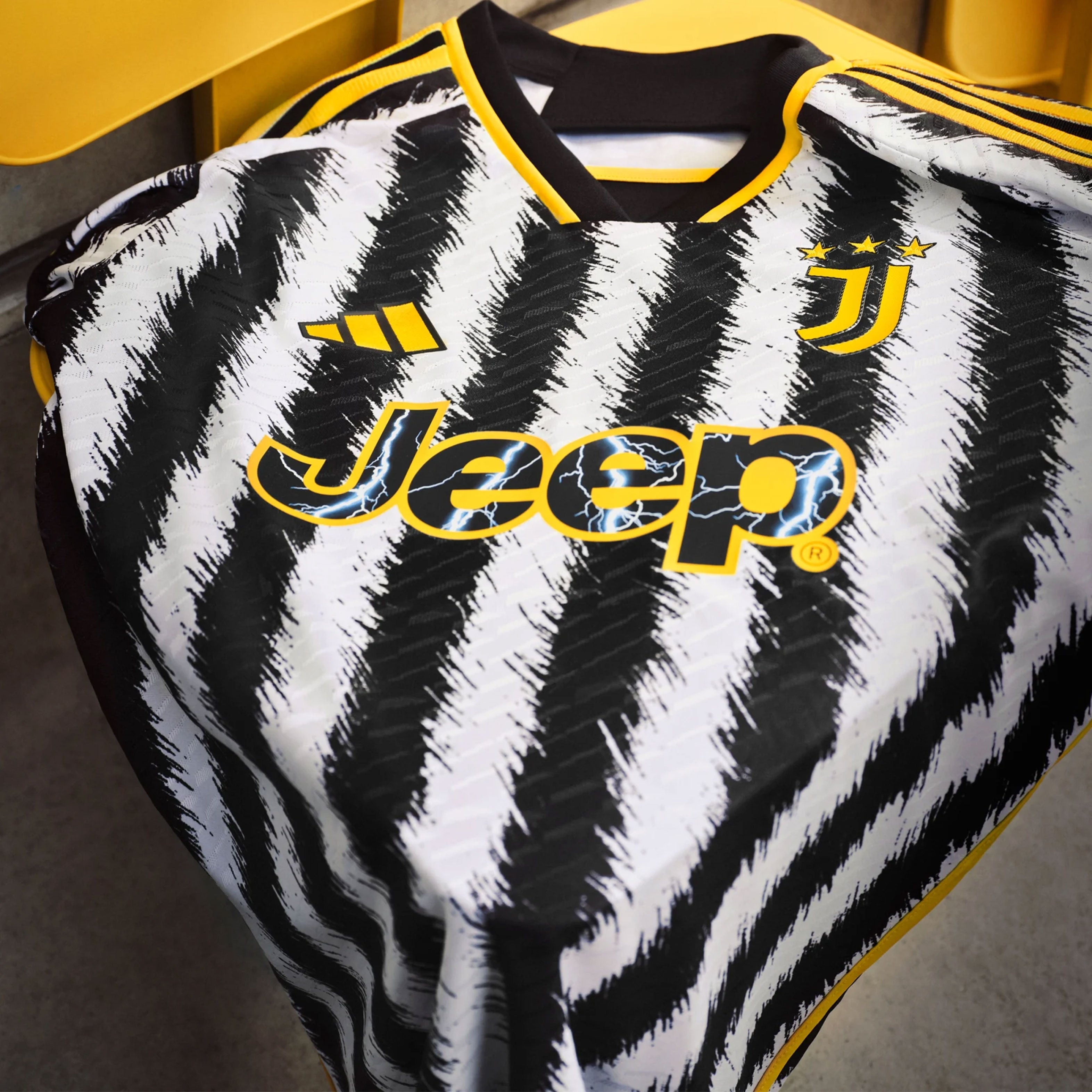 adidas Juventus Men's Home Authentic 2023/24 Jersey