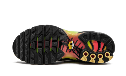 AIR MAX PLUS TN SE MNS WMNS "Black Volt Solar Red" AQ9979 001