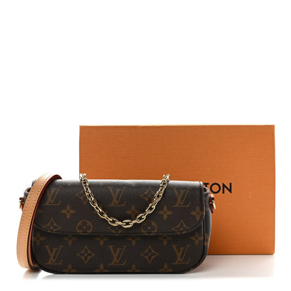 Monogram Ivy Wallet On Chain